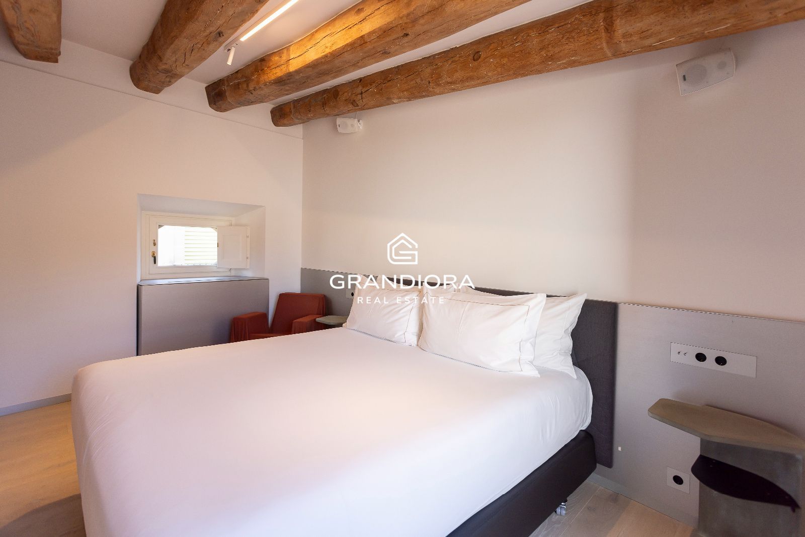 Dúplex de 190 m² con terraza de 35 m² en el Palau Moxó, Barrio Gótico - Imagen 32