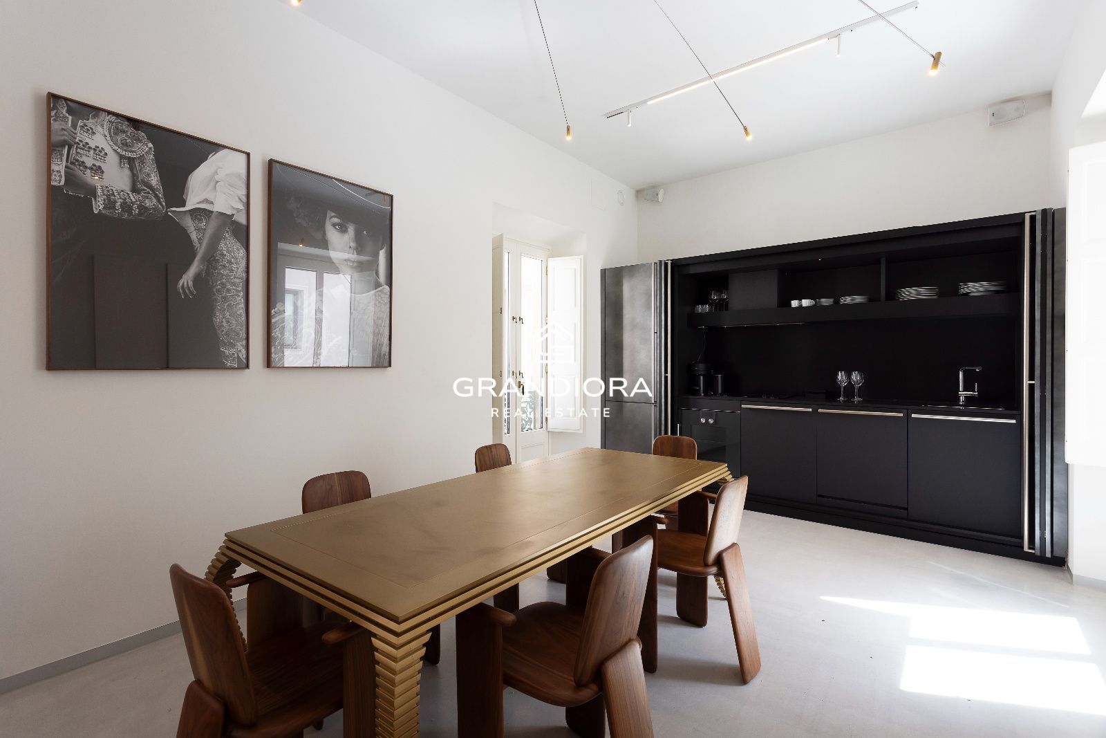 Dúplex tipo loft de 140 m² con patio privado en el Palau Moxó, Barrio Gótico - Imagen 7