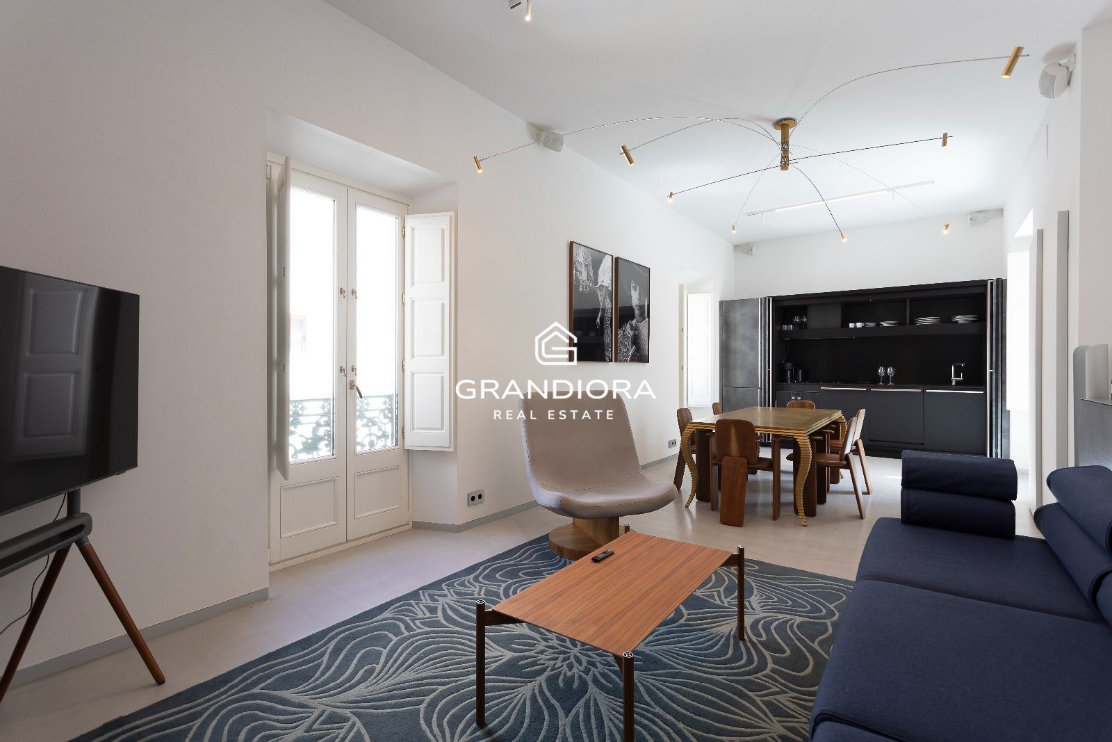 Dúplex tipo loft de 140 m² con patio privado en el Palau Moxó, Barrio Gótico