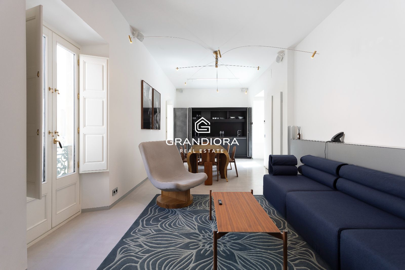 Dúplex tipo loft de 140 m² con patio privado en el Palau Moxó, Barrio Gótico - Imagen 2