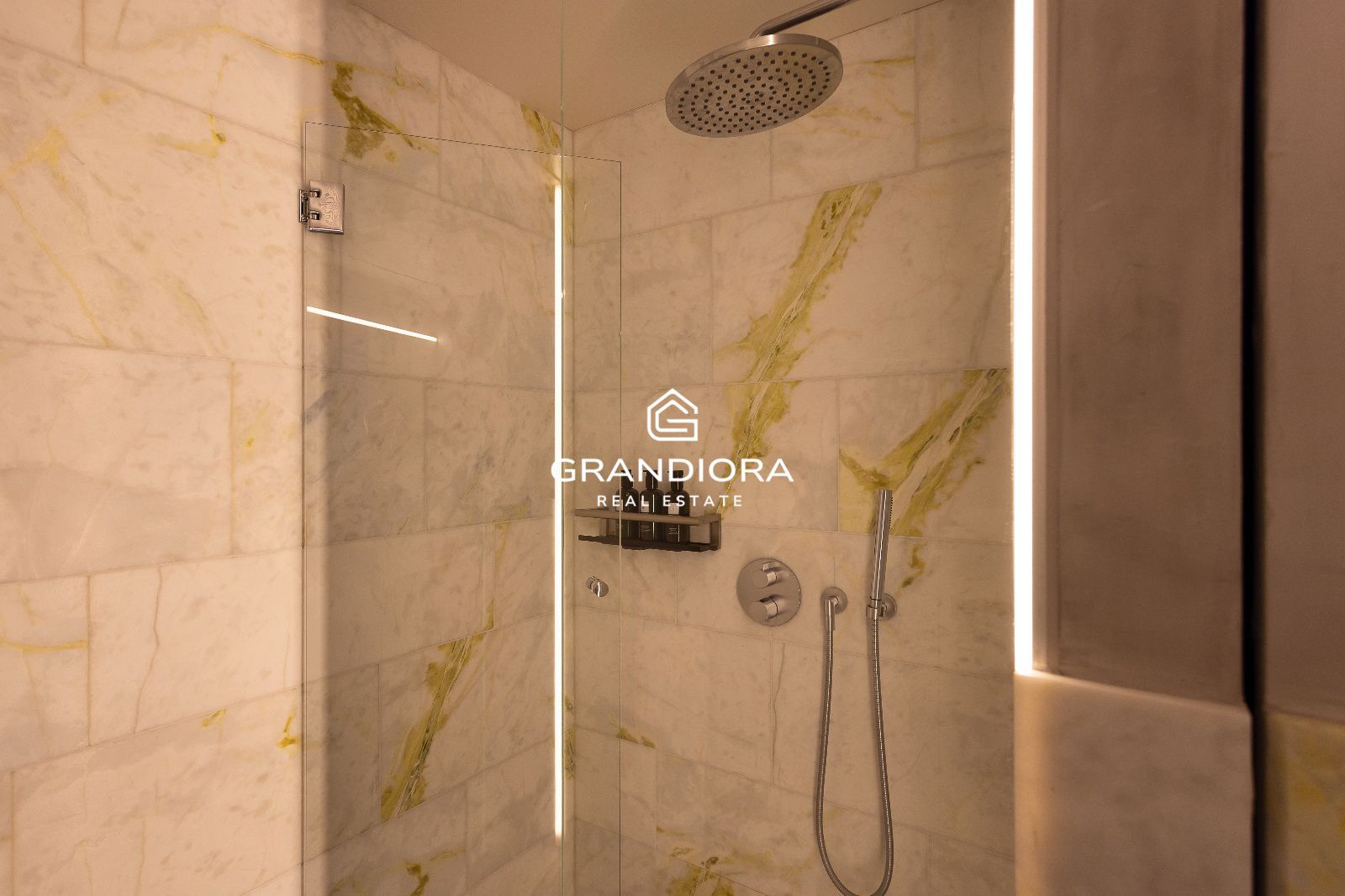 Dúplex tipo loft de 140 m² con patio privado en el Palau Moxó, Barrio Gótico - Imagen 16