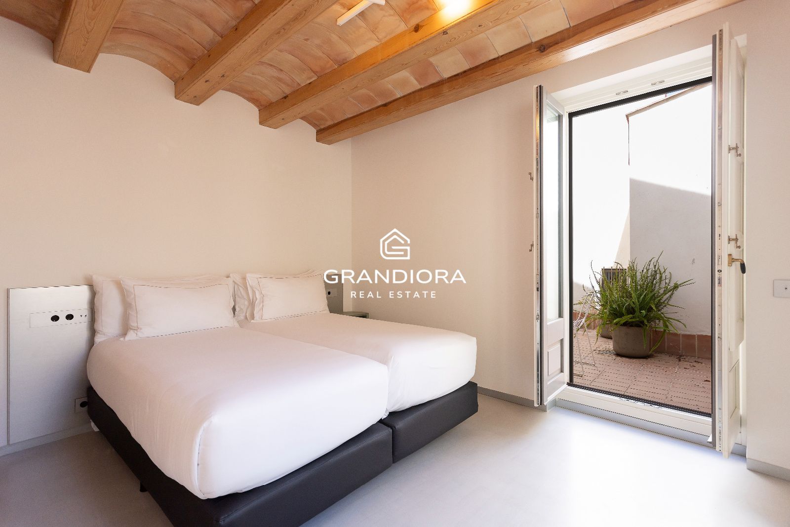 Dúplex tipo loft de 140 m² con patio privado en el Palau Moxó, Barrio Gótico - Imagen 18