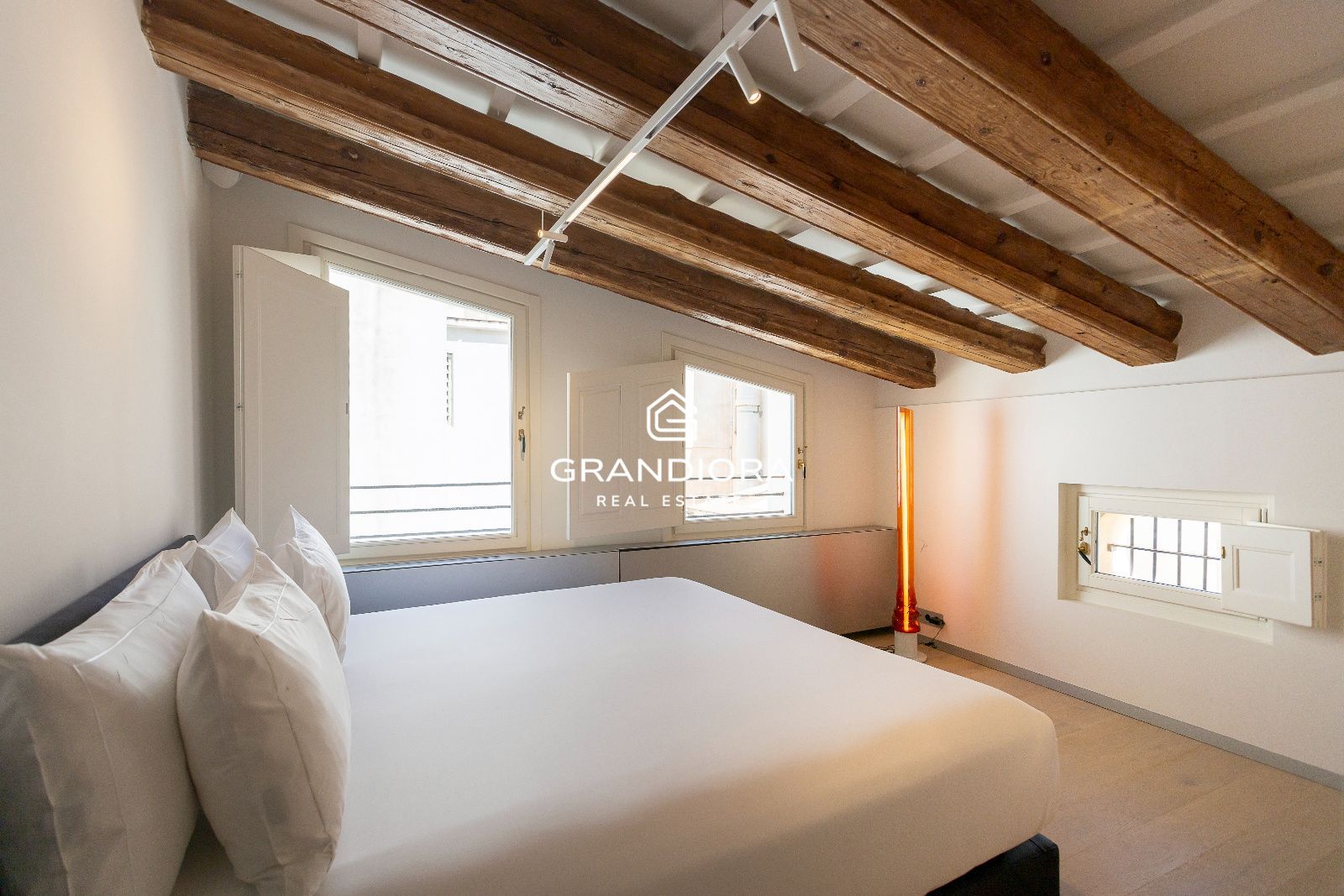 Dúplex tipo loft de 140 m² con patio privado en el Palau Moxó, Barrio Gótico - Imagen 30