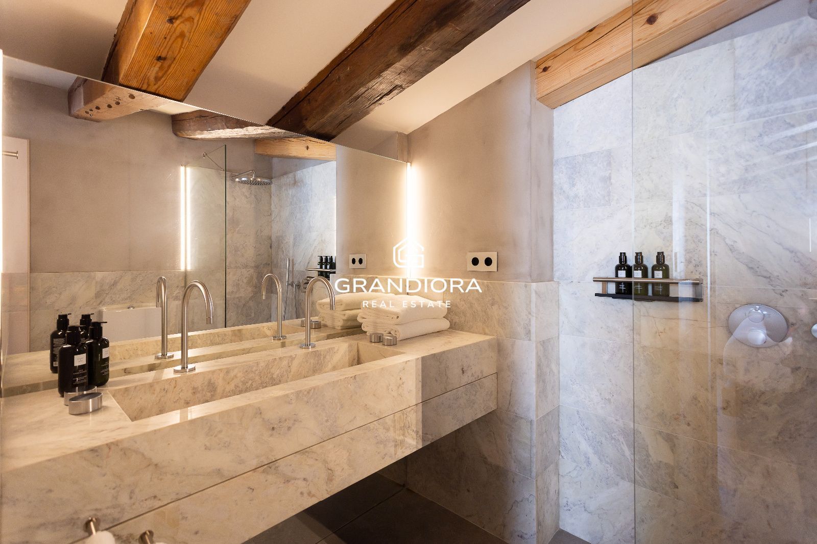 Dúplex tipo loft de 140 m² con patio privado en el Palau Moxó, Barrio Gótico - Imagen 35