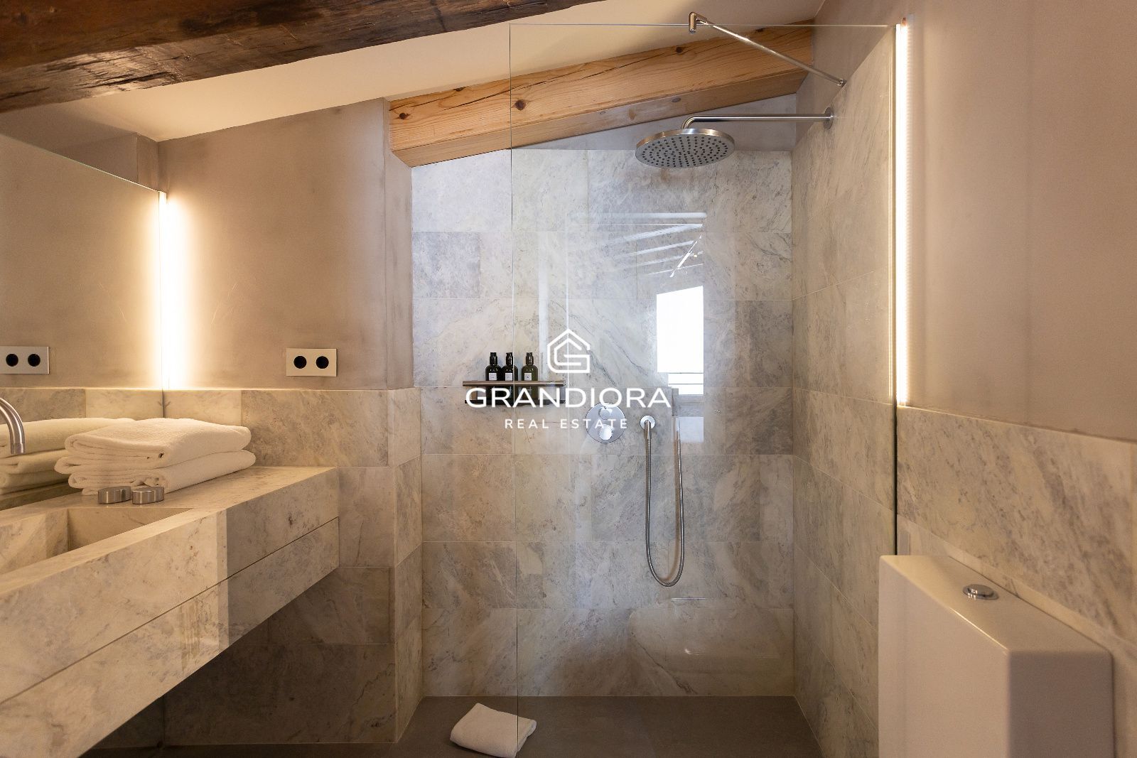 Dúplex tipo loft de 140 m² con patio privado en el Palau Moxó, Barrio Gótico - Imagen 34