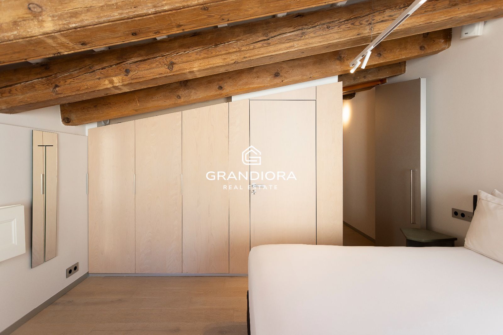 Dúplex tipo loft de 140 m² con patio privado en el Palau Moxó, Barrio Gótico - Imagen 32