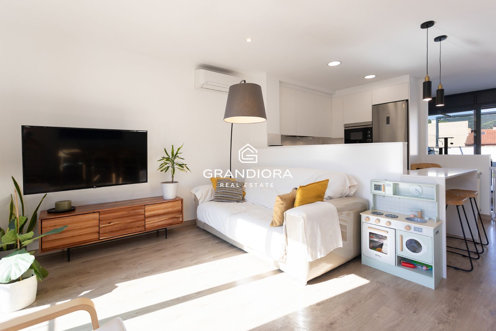 ÁTICO DÚPLEX CON PISCINA PRIVADA EN EL CENTRO DE ARENYS DE MUNT - Imagen 12