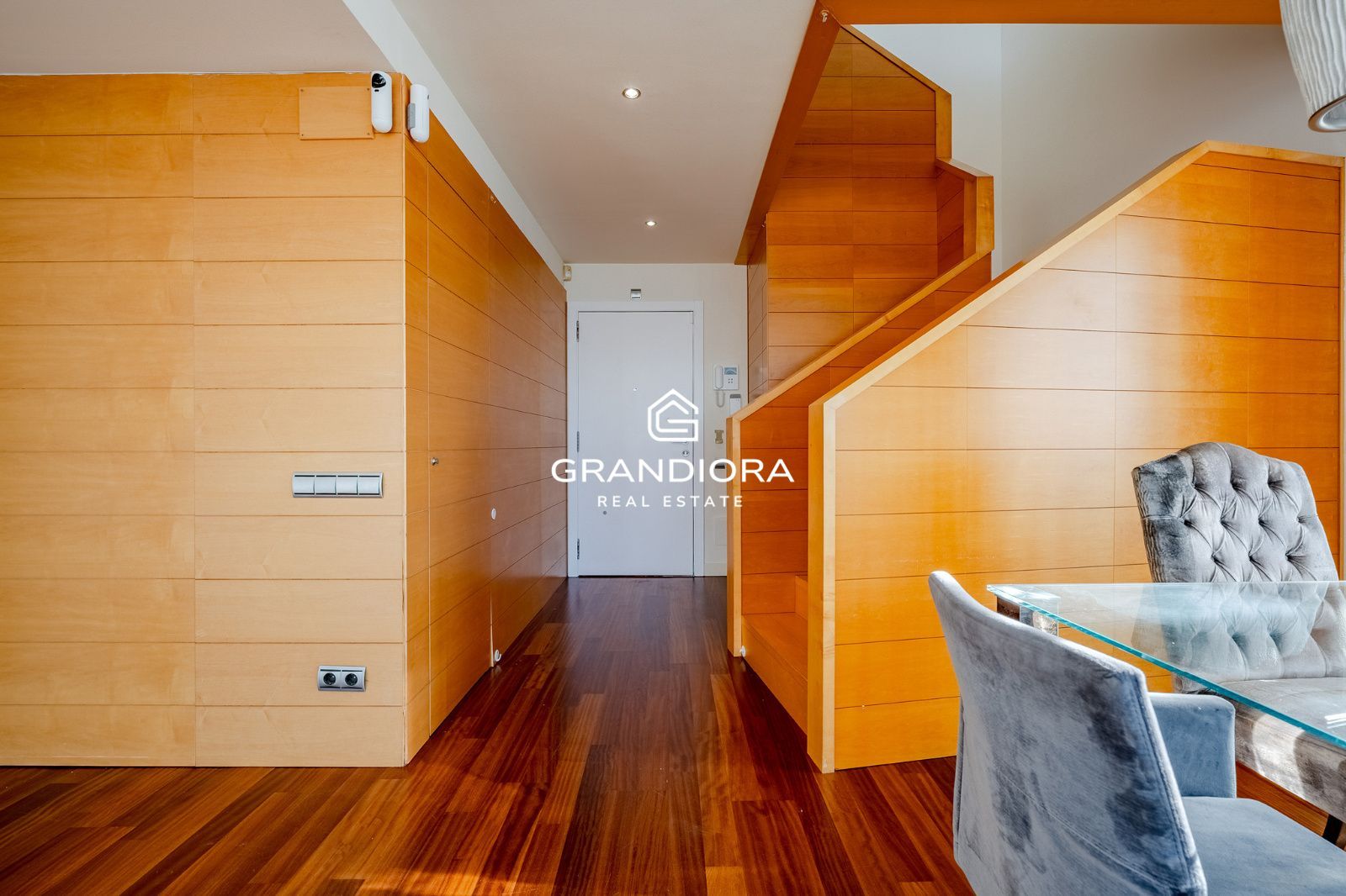 Ático dúplex exclusivo en primera línea de mar en Barcelona con terraza, piscina privada y vistas panorámicas - Imagen 6