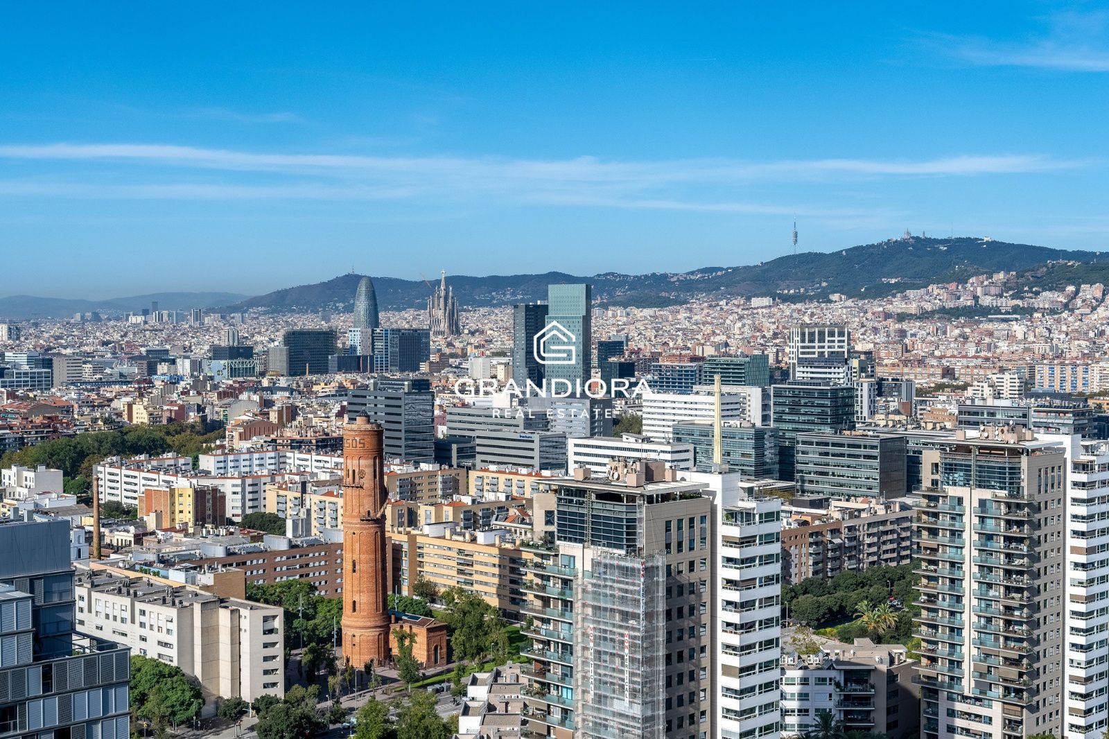 Ático dúplex exclusivo en primera línea de mar en Barcelona con terraza, piscina privada y vistas panorámicas - Imagen 22