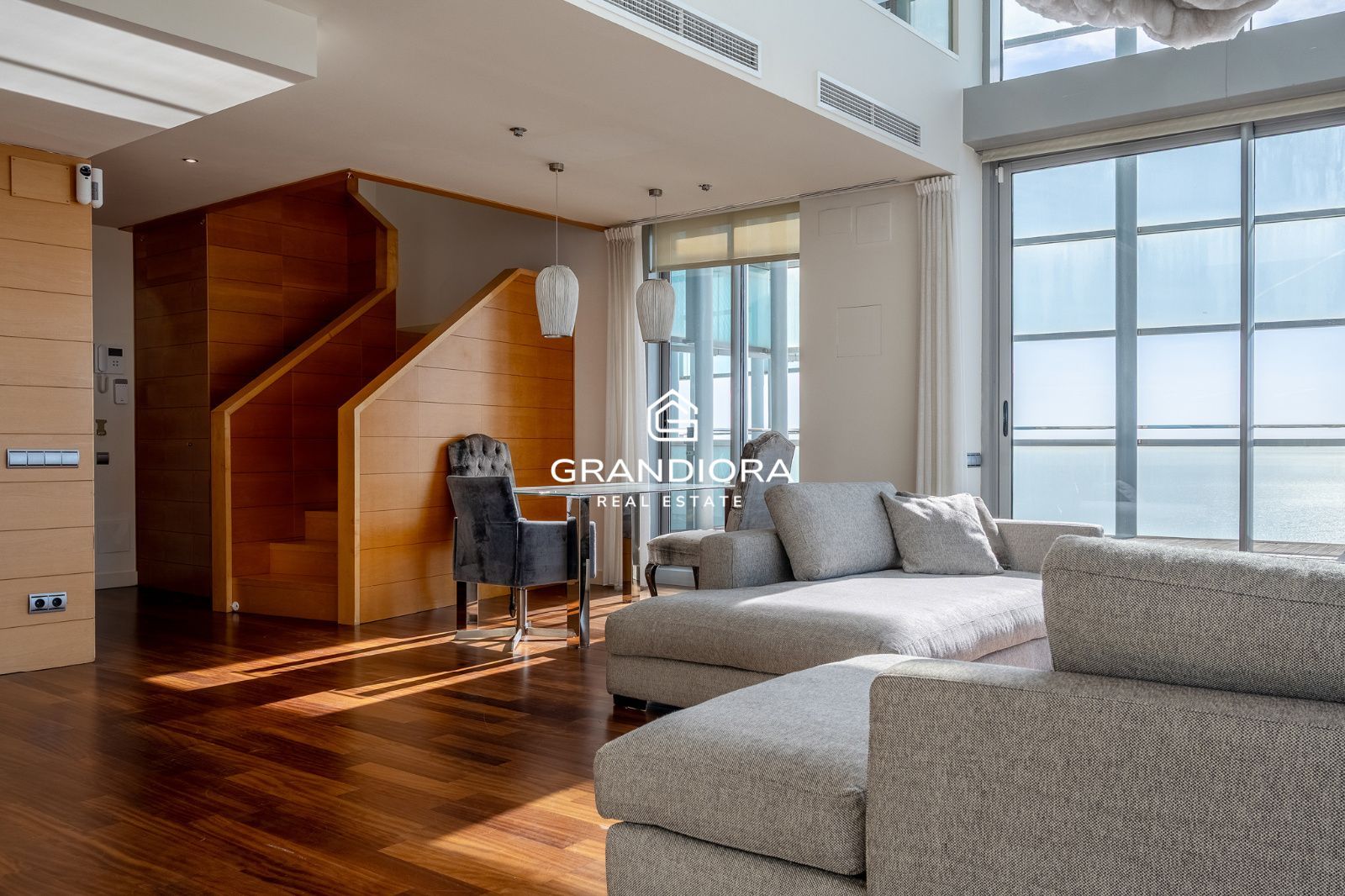 Ático dúplex exclusivo en primera línea de mar en Barcelona con terraza, piscina privada y vistas panorámicas - Imagen 26