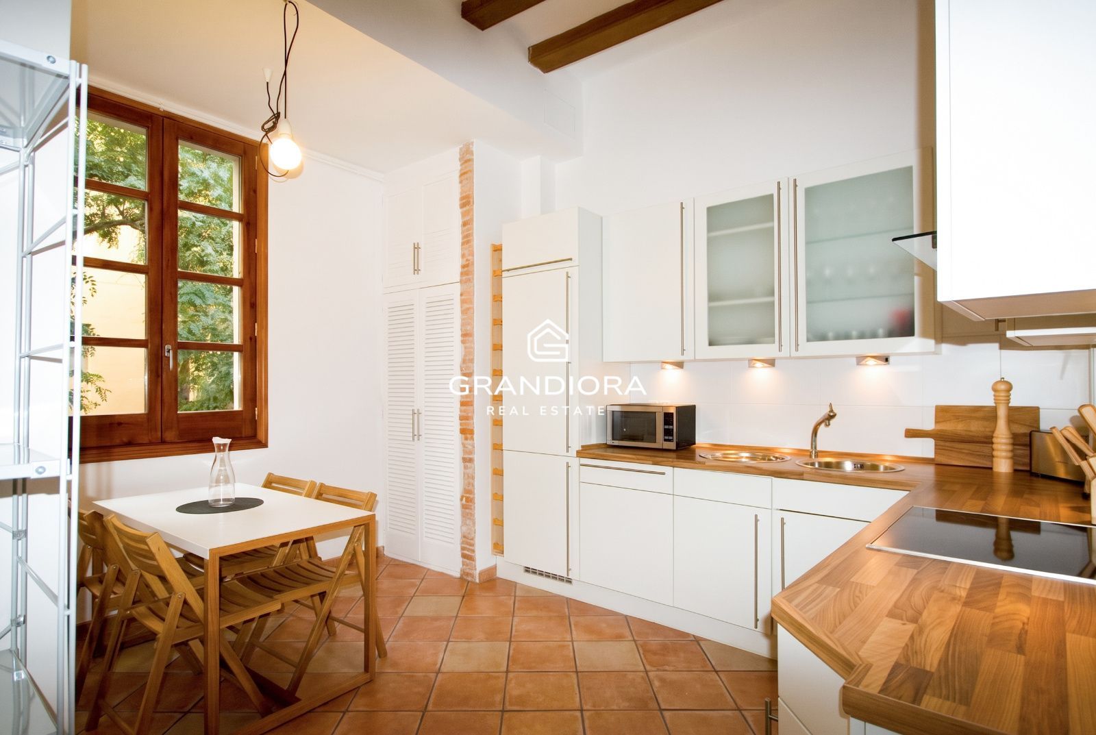Alquiler amueblado en El Born · 2 habitaciones, bóveda catalana y mucha luz - Imagen 6
