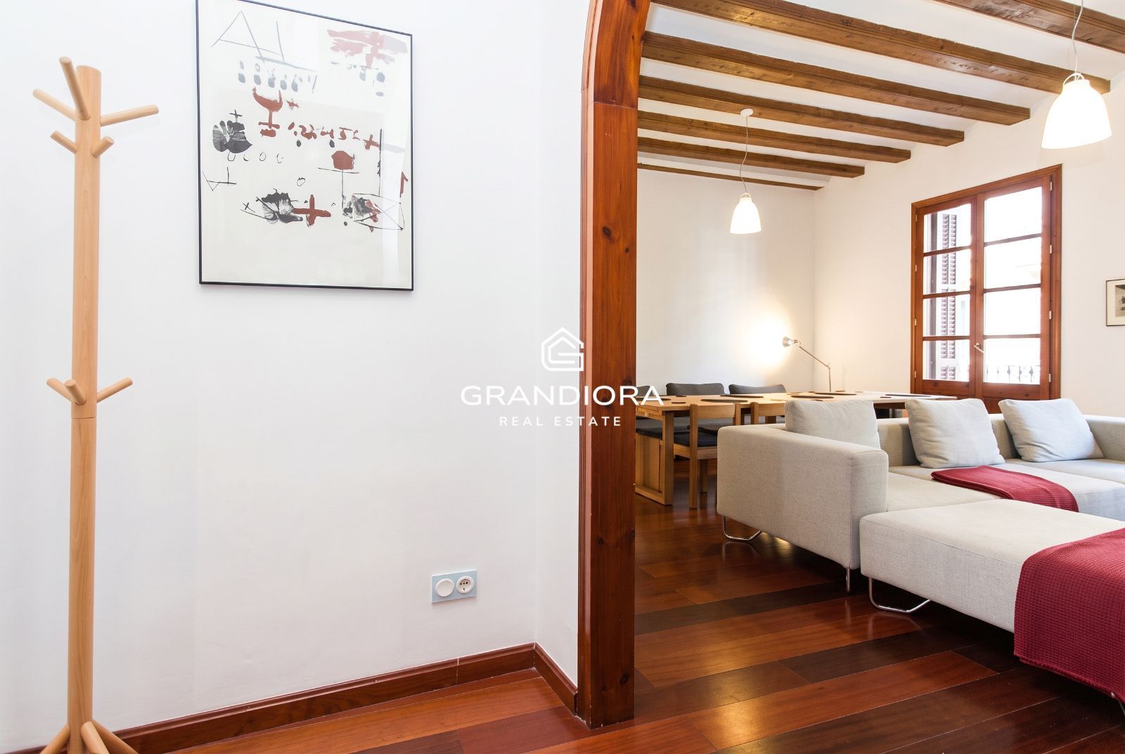 Alquiler amueblado en El Born · 2 habitaciones, bóveda catalana y mucha luz - Imagen 7