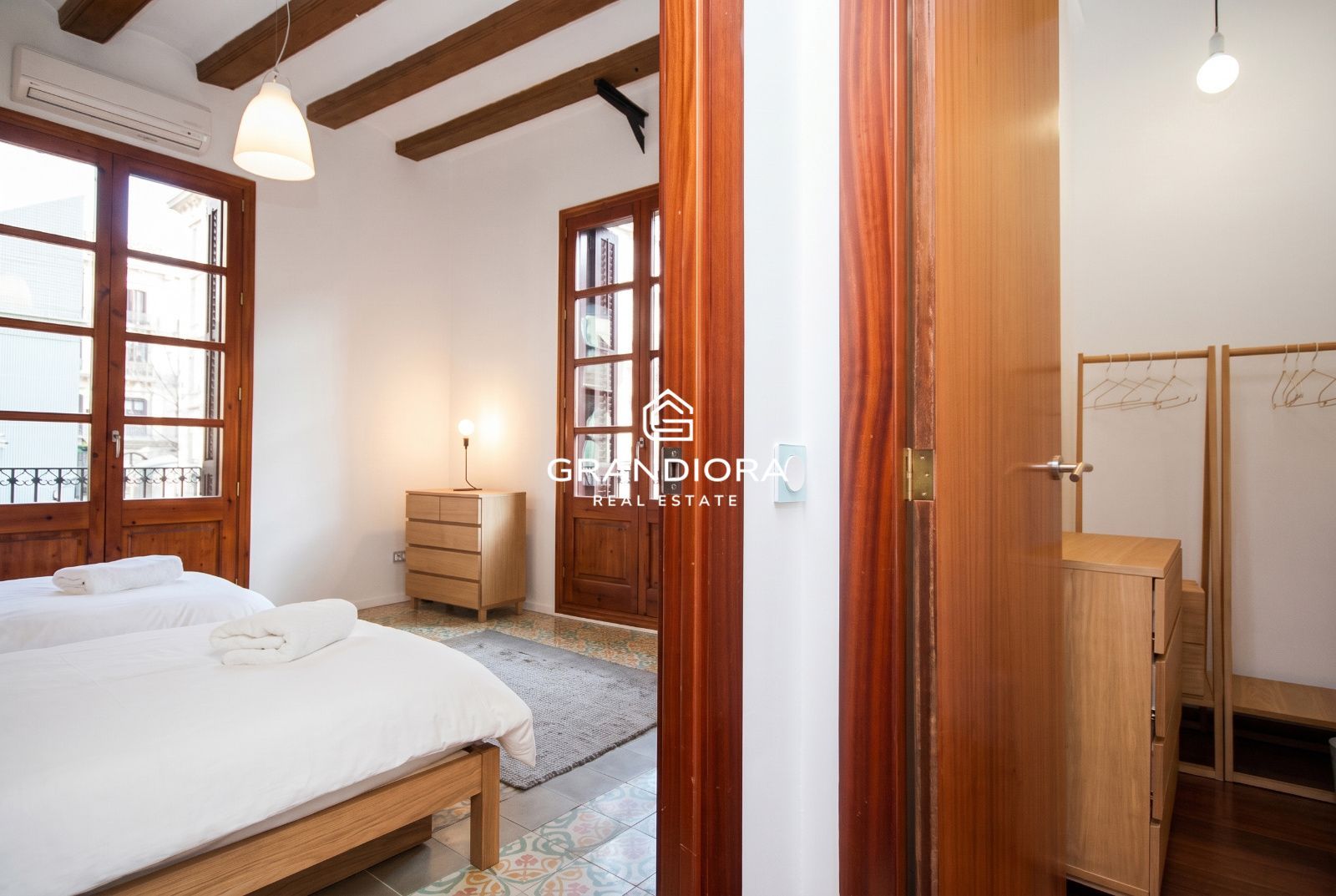 Alquiler amueblado en El Born · 2 habitaciones, bóveda catalana y mucha luz - Imagen 8