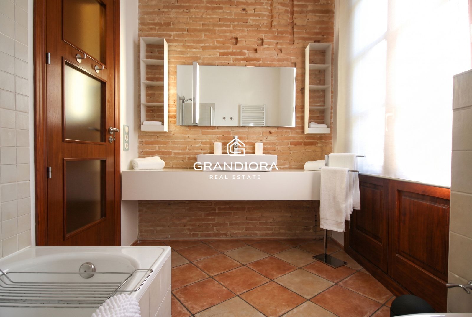 Alquiler amueblado en El Born · 2 habitaciones, bóveda catalana y mucha luz - Imagen 12