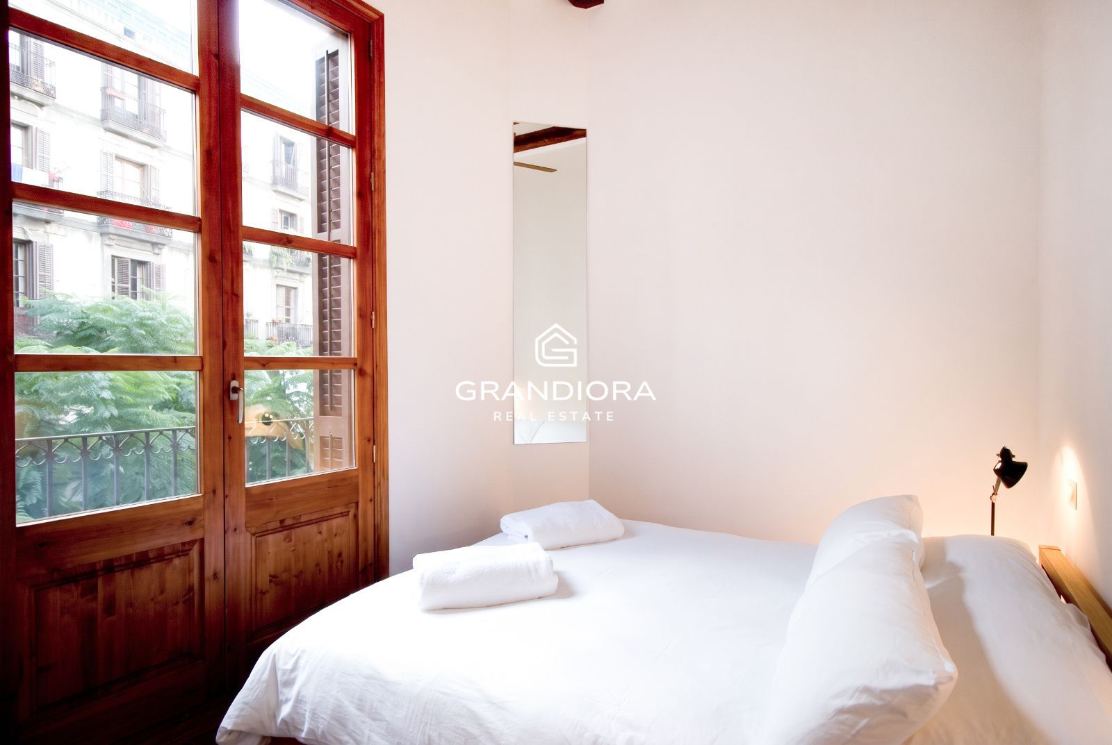 Alquiler amueblado en El Born · 2 habitaciones, bóveda catalana y mucha luz - Imagen 13