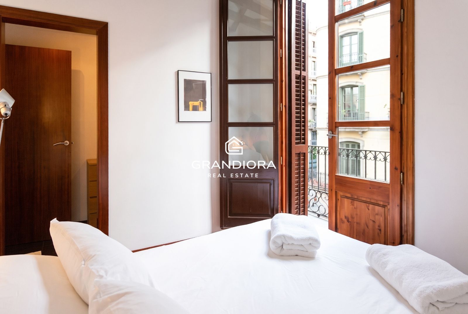 Alquiler amueblado en El Born · 2 habitaciones, bóveda catalana y mucha luz - Imagen 15