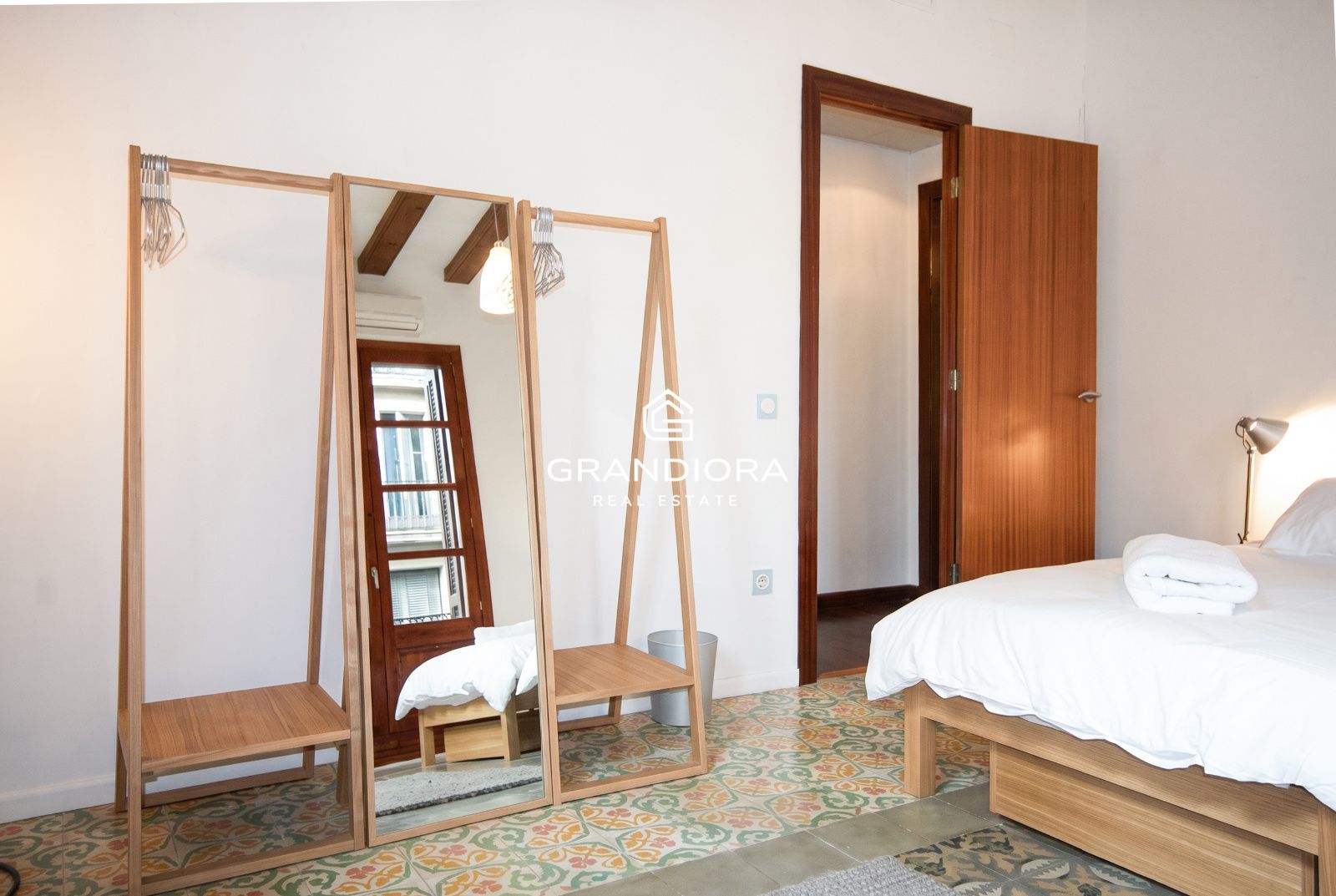 Alquiler amueblado en El Born · 2 habitaciones, bóveda catalana y mucha luz - Imagen 16