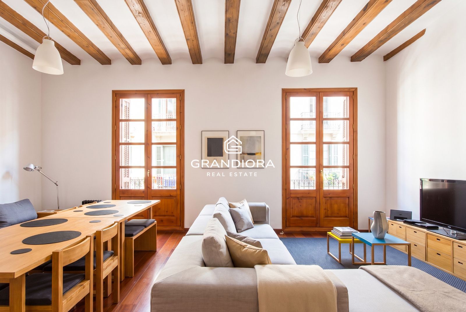 Alquiler amueblado en El Born · 2 habitaciones, bóveda catalana y mucha luz - Imagen 1