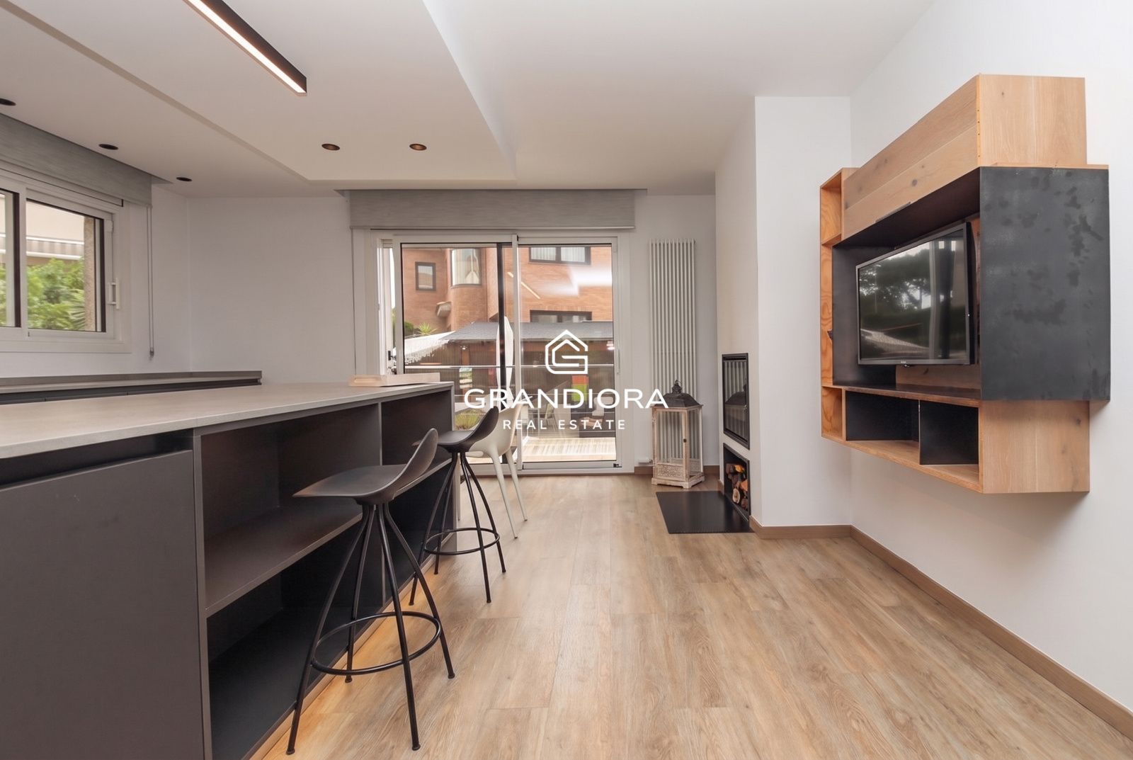 Espectacular vivienda unifamiliar de diseño con piscina climatizada y vistas al Tibidabo en Barberà del Vallès - Imagen 6