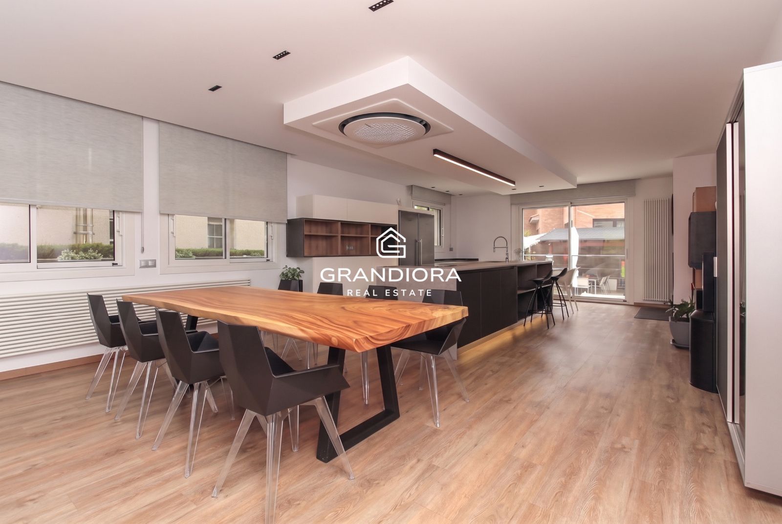 Espectacular vivienda unifamiliar de diseño con piscina climatizada y vistas al Tibidabo en Barberà del Vallès - Imagen 8