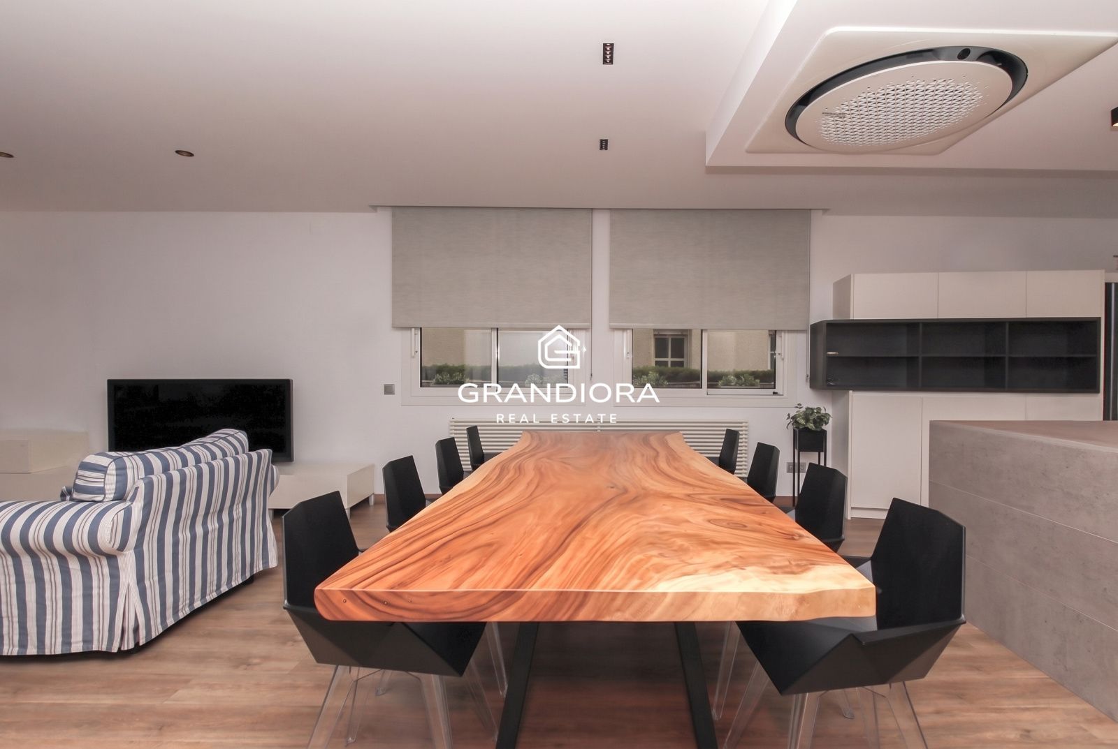 Espectacular vivienda unifamiliar de diseño con piscina climatizada y vistas al Tibidabo en Barberà del Vallès - Imagen 9