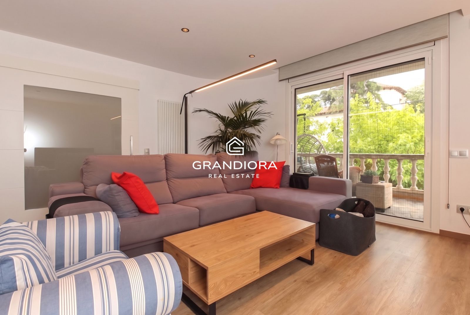 Espectacular vivienda unifamiliar de diseño con piscina climatizada y vistas al Tibidabo en Barberà del Vallès - Imagen 13