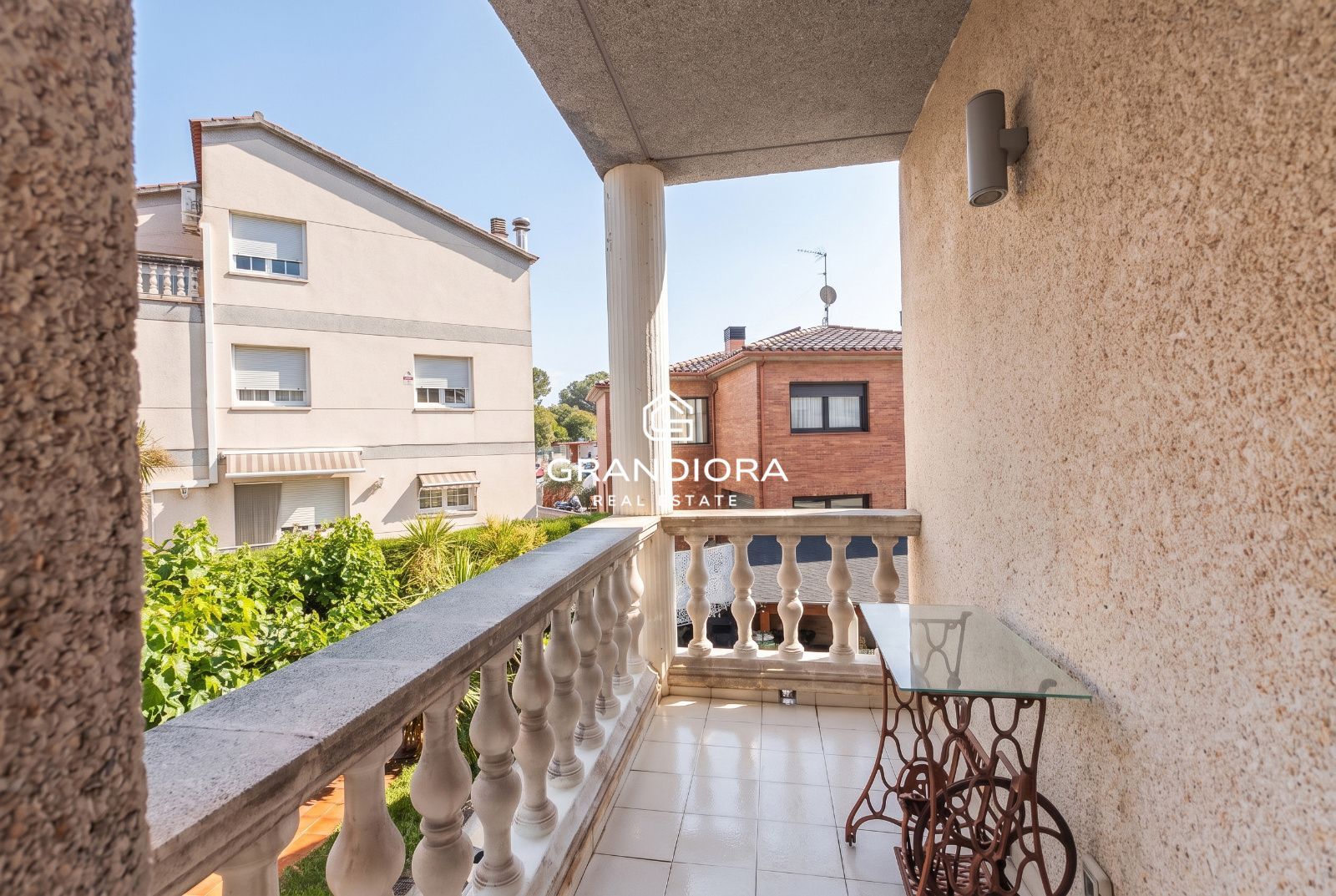 Espectacular vivienda unifamiliar de diseño con piscina climatizada y vistas al Tibidabo en Barberà del Vallès - Imagen 14