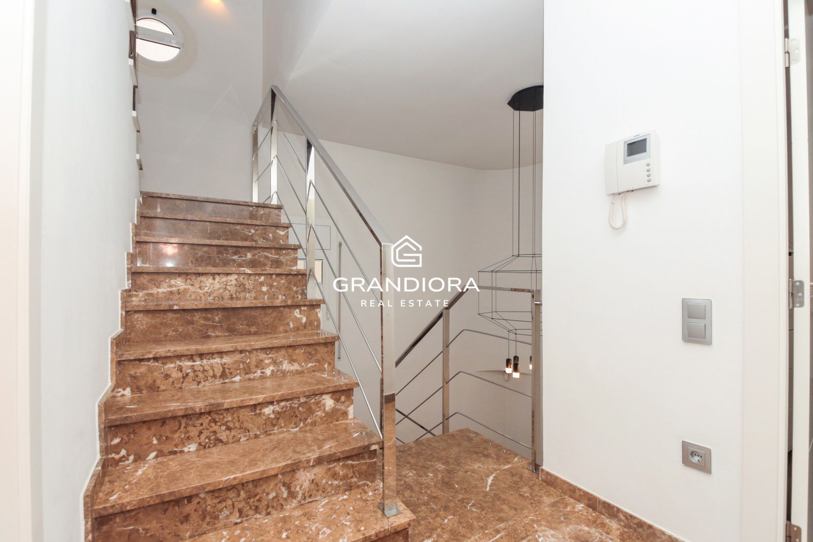 Espectacular vivienda unifamiliar de diseño con piscina climatizada y vistas al Tibidabo en Barberà del Vallès - Imagen 16