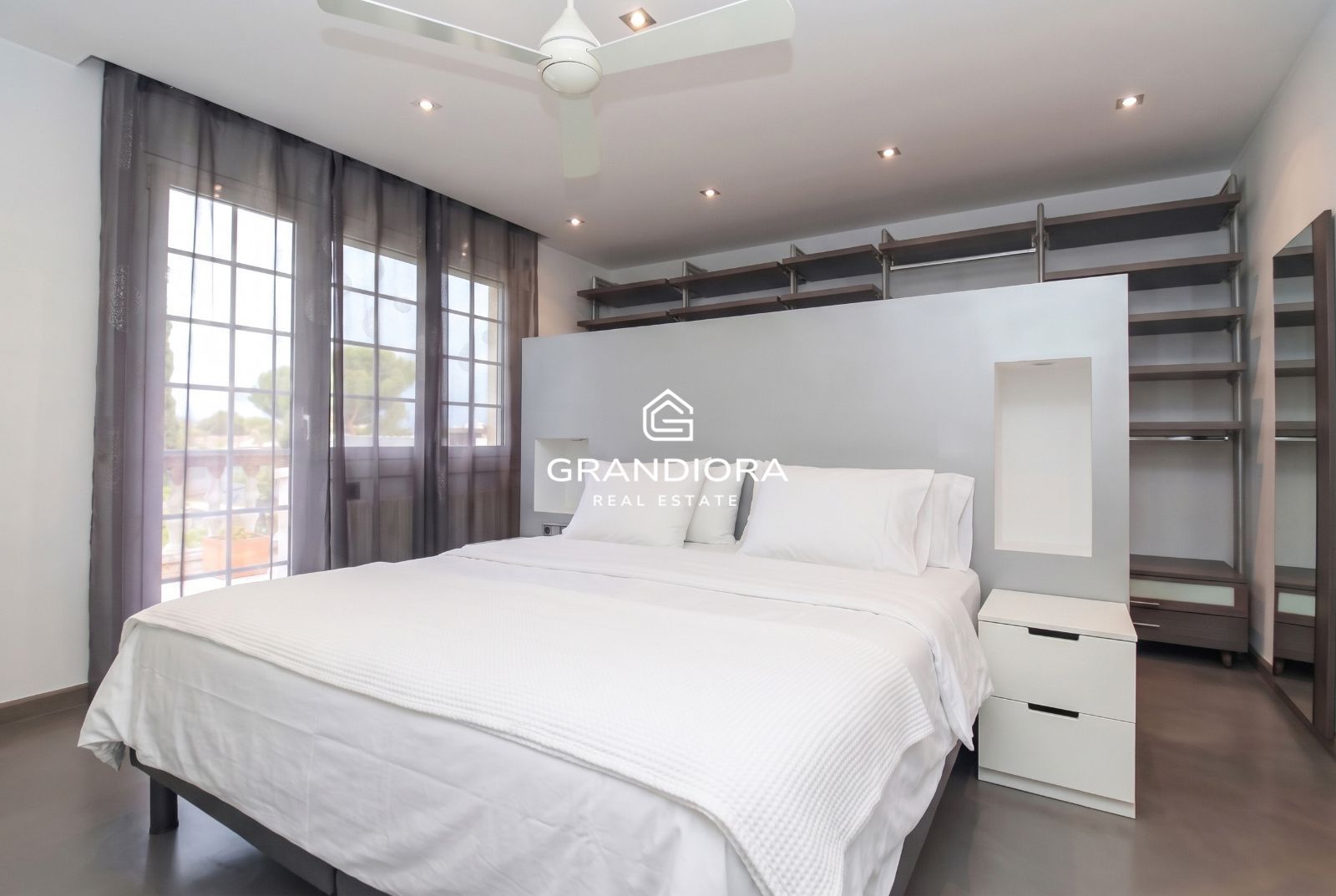 Espectacular vivienda unifamiliar de diseño con piscina climatizada y vistas al Tibidabo en Barberà del Vallès - Imagen 17
