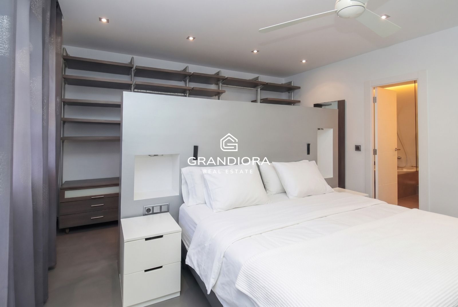 Espectacular vivienda unifamiliar de diseño con piscina climatizada y vistas al Tibidabo en Barberà del Vallès - Imagen 18