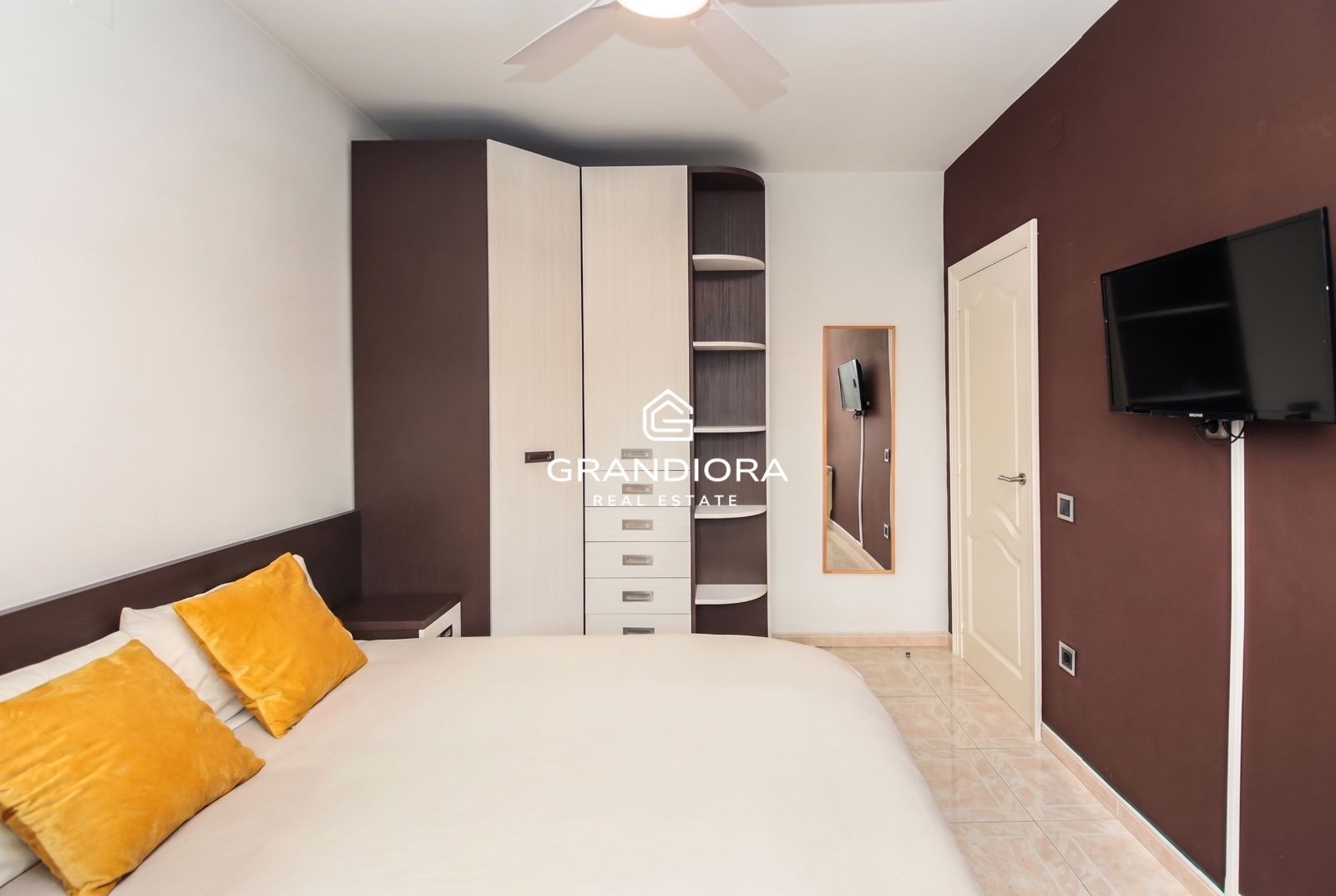 Espectacular vivienda unifamiliar de diseño con piscina climatizada y vistas al Tibidabo en Barberà del Vallès - Imagen 23