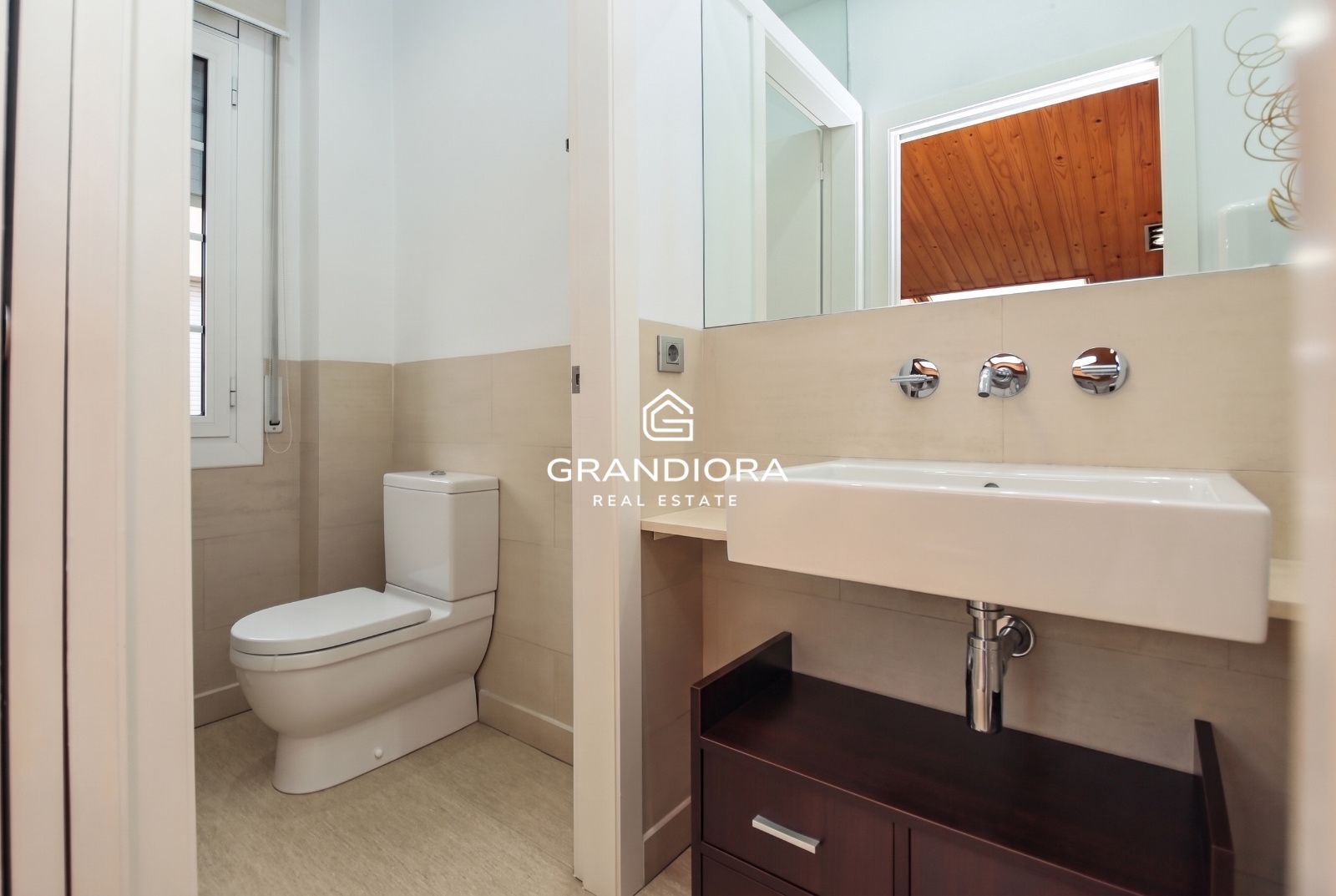 Espectacular vivienda unifamiliar de diseño con piscina climatizada y vistas al Tibidabo en Barberà del Vallès - Imagen 25