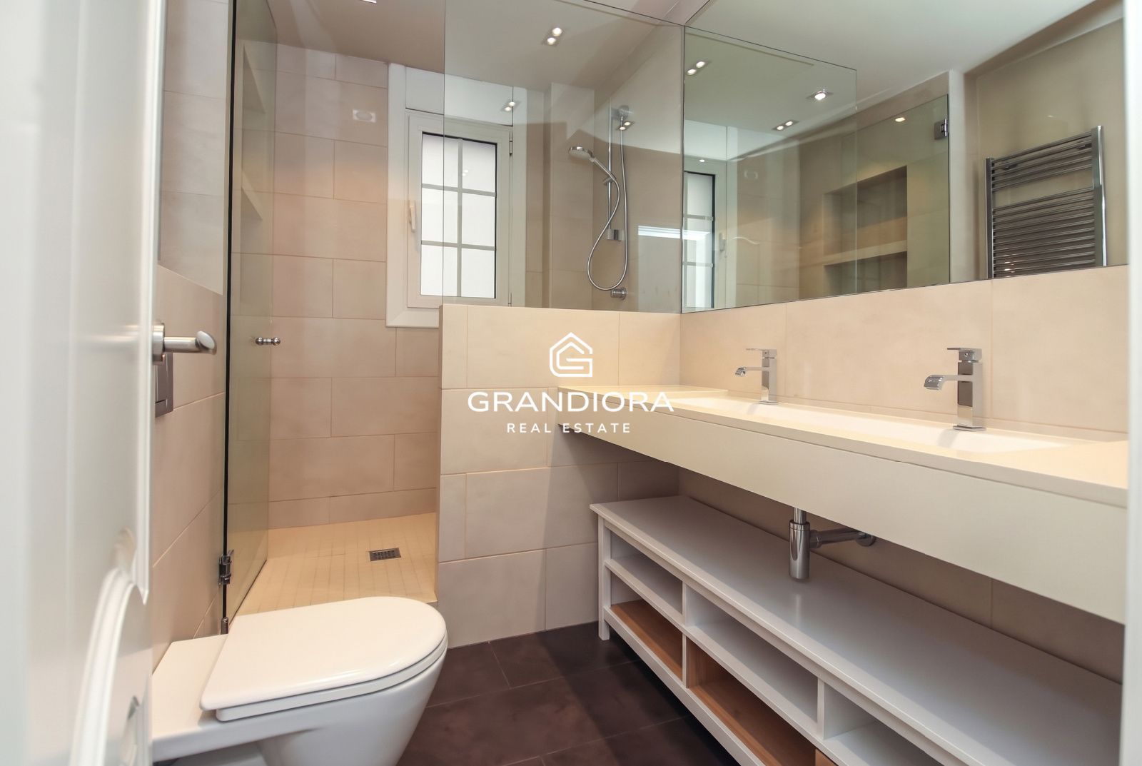 Espectacular vivienda unifamiliar de diseño con piscina climatizada y vistas al Tibidabo en Barberà del Vallès - Imagen 31