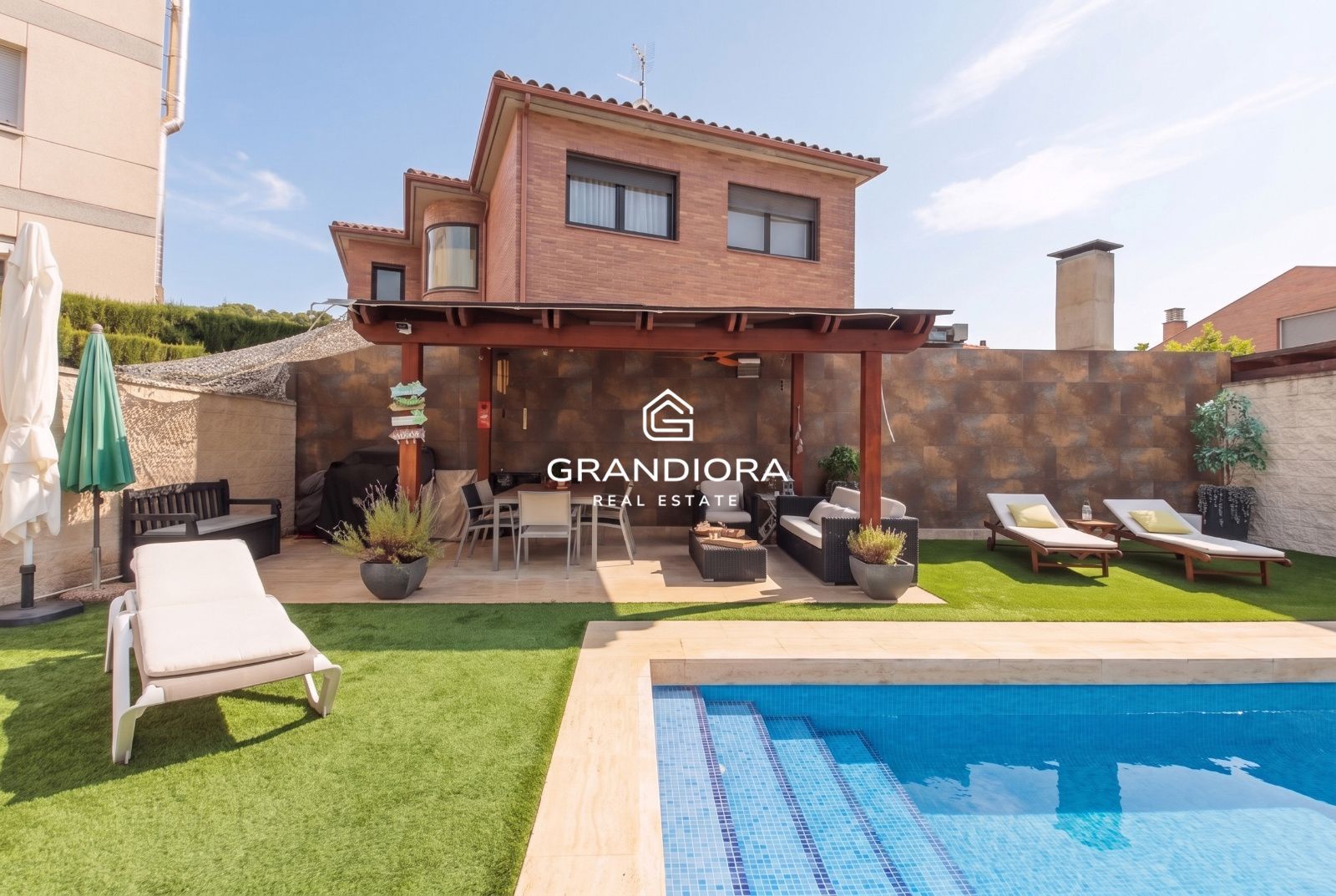 Espectacular vivienda unifamiliar de diseño con piscina climatizada y vistas al Tibidabo en Barberà del Vallès - Imagen 33