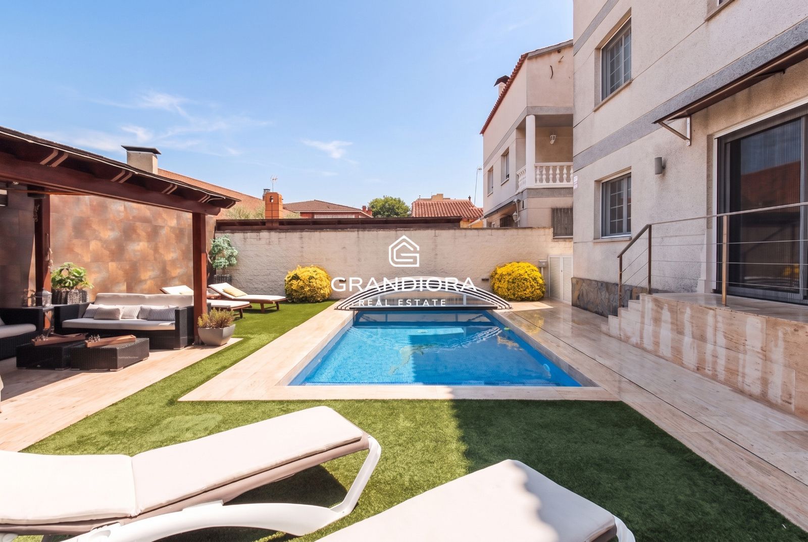 Espectacular vivienda unifamiliar de diseño con piscina climatizada y vistas al Tibidabo en Barberà del Vallès - Imagen 34
