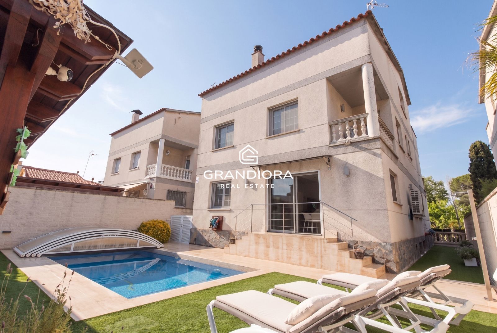 Espectacular vivienda unifamiliar de diseño con piscina climatizada y vistas al Tibidabo en Barberà del Vallès - Imagen 35