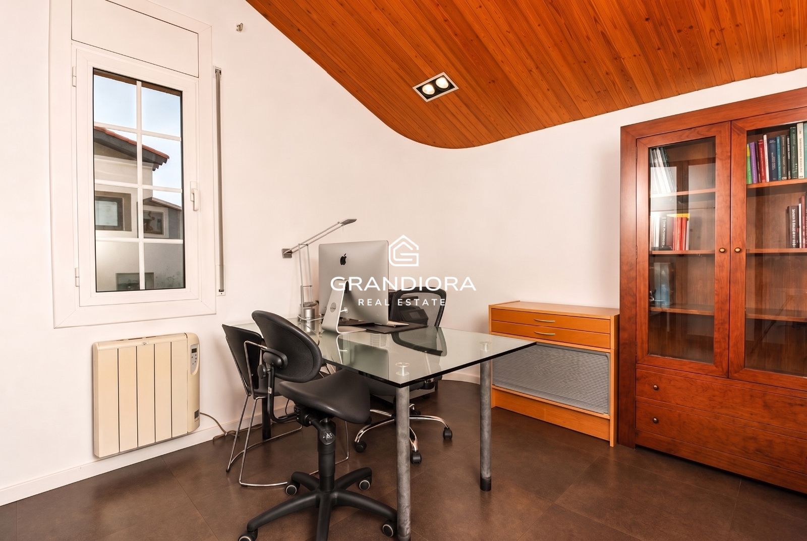 Espectacular vivienda unifamiliar de diseño con piscina climatizada y vistas al Tibidabo en Barberà del Vallès - Imagen 37