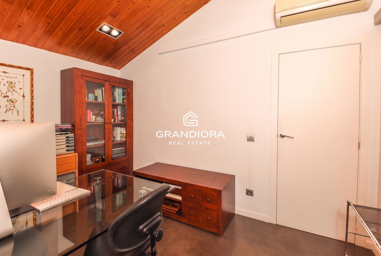 Espectacular vivienda unifamiliar de diseño con piscina climatizada y vistas al Tibidabo en Barberà del Vallès - Imagen 38