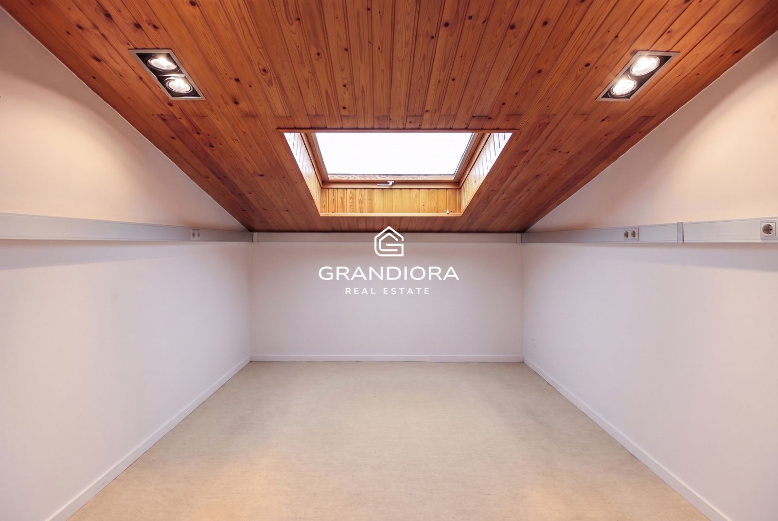Espectacular vivienda unifamiliar de diseño con piscina climatizada y vistas al Tibidabo en Barberà del Vallès - Imagen 42