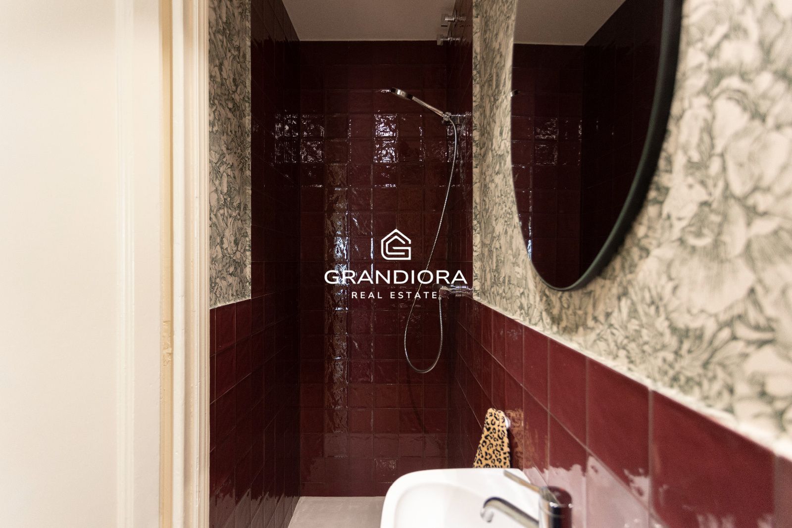 Piso amueblado de 4 habitaciones con acabados premium en la zona alta de Barcelona - Imagen 30