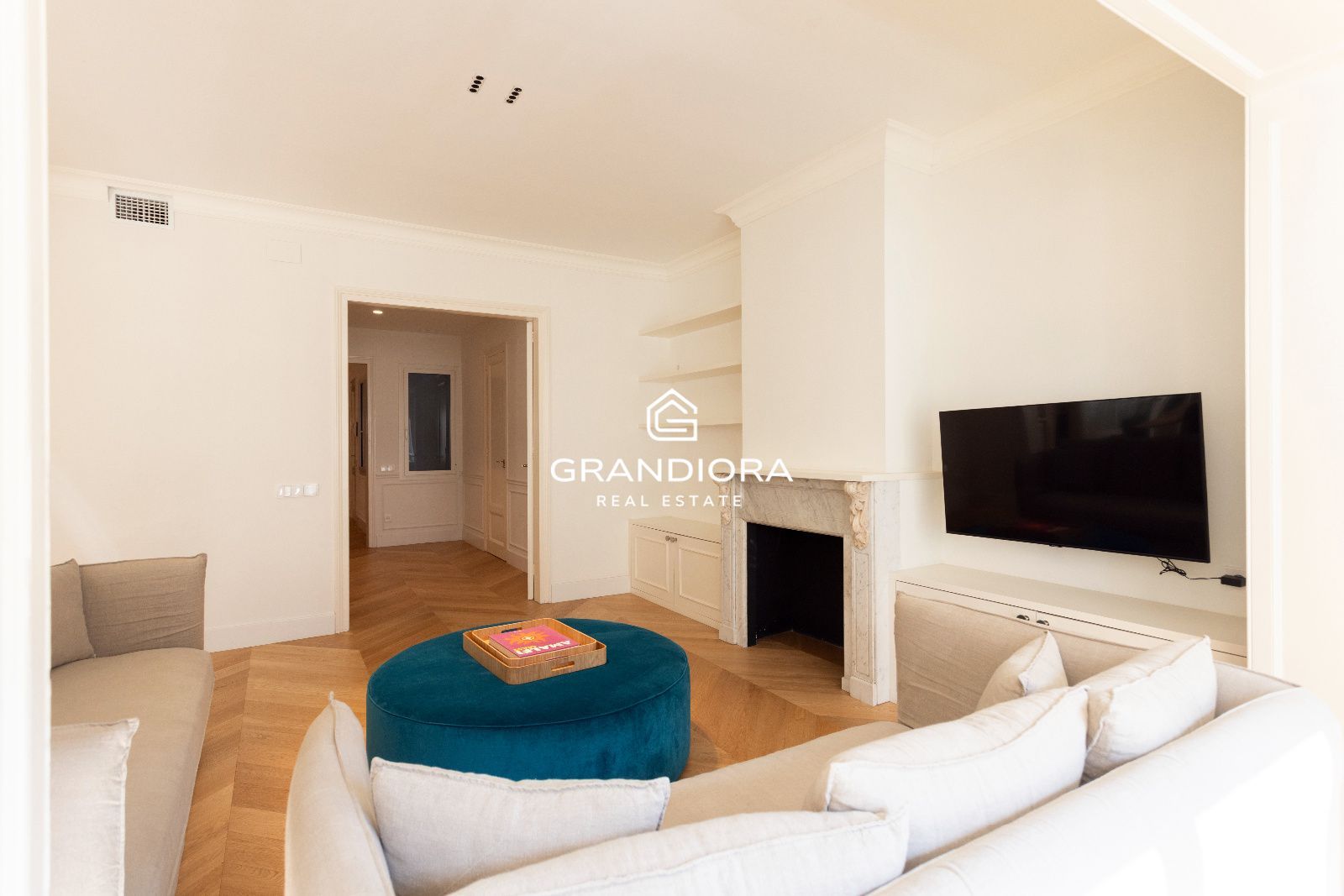 Piso amueblado de 4 habitaciones con acabados premium en la zona alta de Barcelona - Imagen 18