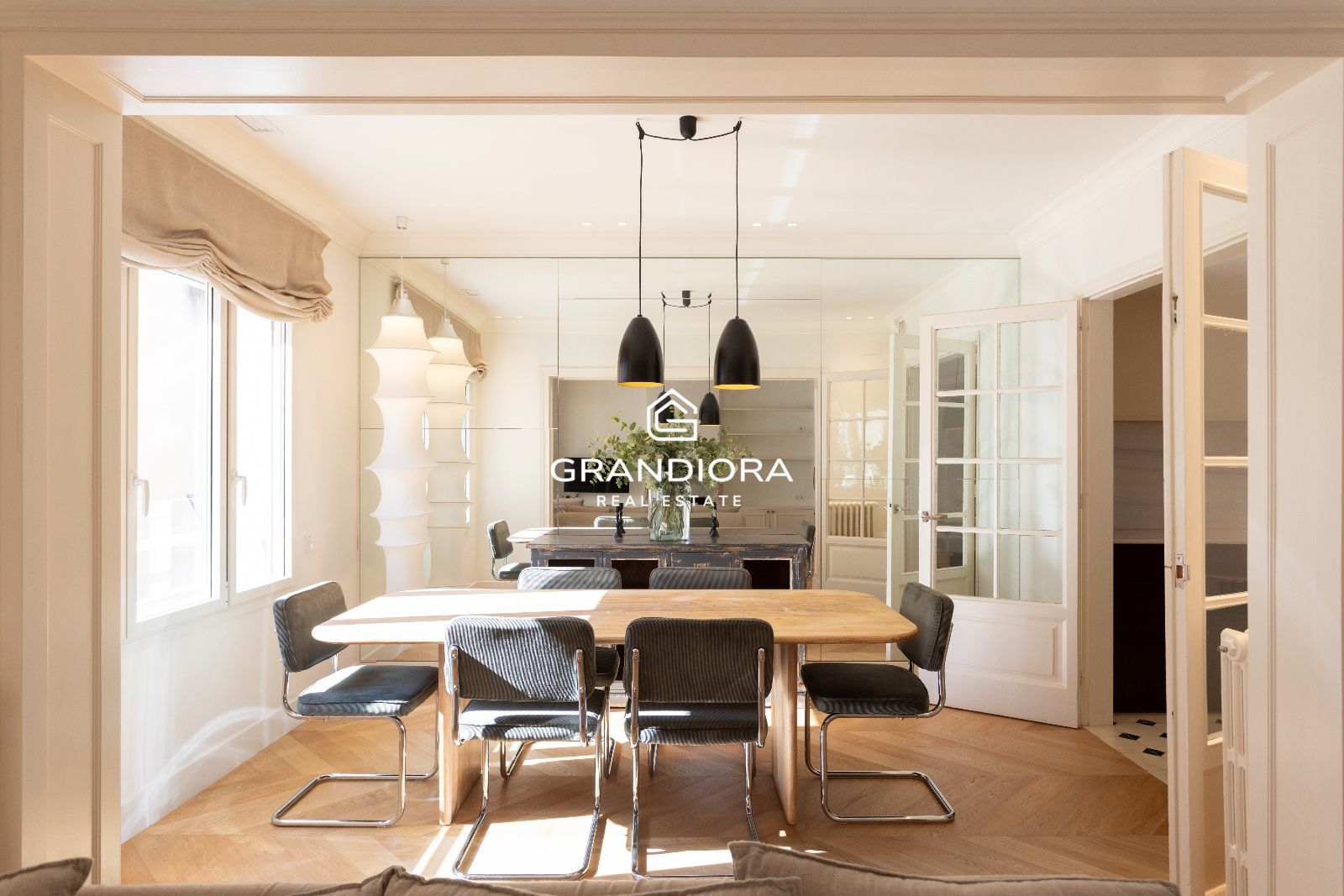 Piso amueblado de 4 habitaciones con acabados premium en la zona alta de Barcelona - Imagen 21