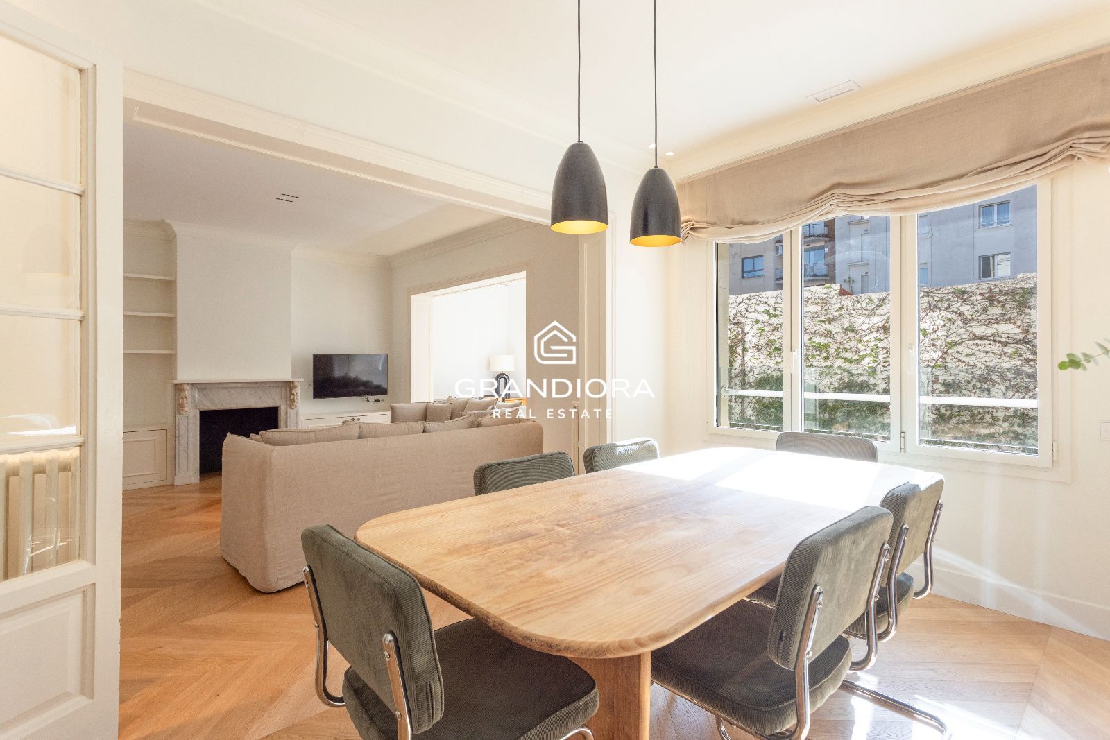 Piso amueblado de 4 habitaciones con acabados premium en la zona alta de Barcelona - Imagen 22