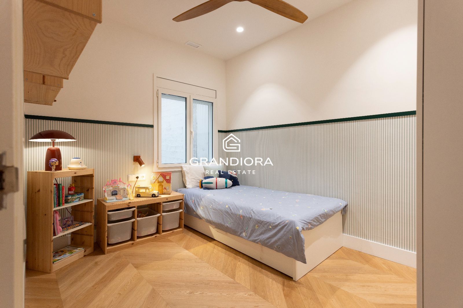 Piso amueblado de 4 habitaciones con acabados premium en la zona alta de Barcelona - Imagen 27