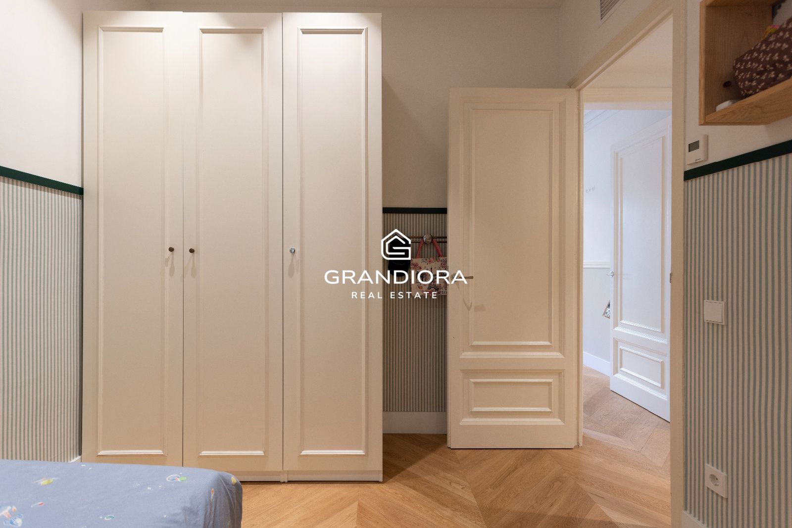 Piso amueblado de 4 habitaciones con acabados premium en la zona alta de Barcelona - Imagen 28
