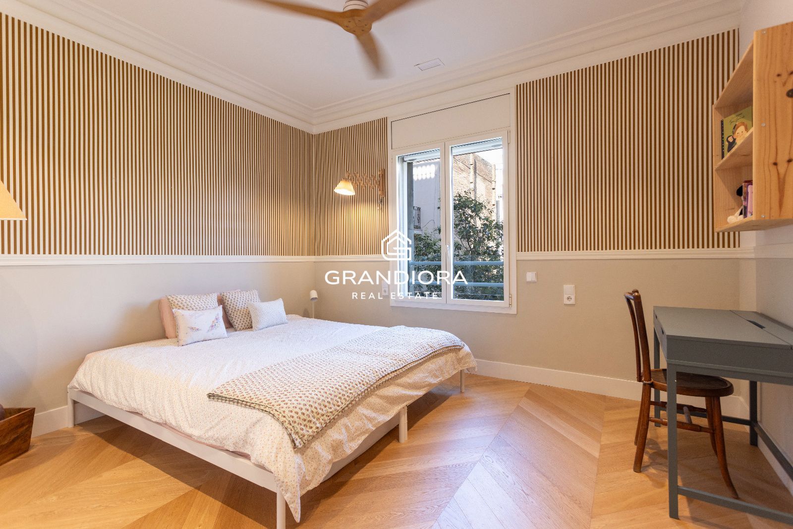 Piso amueblado de 4 habitaciones con acabados premium en la zona alta de Barcelona - Imagen 31