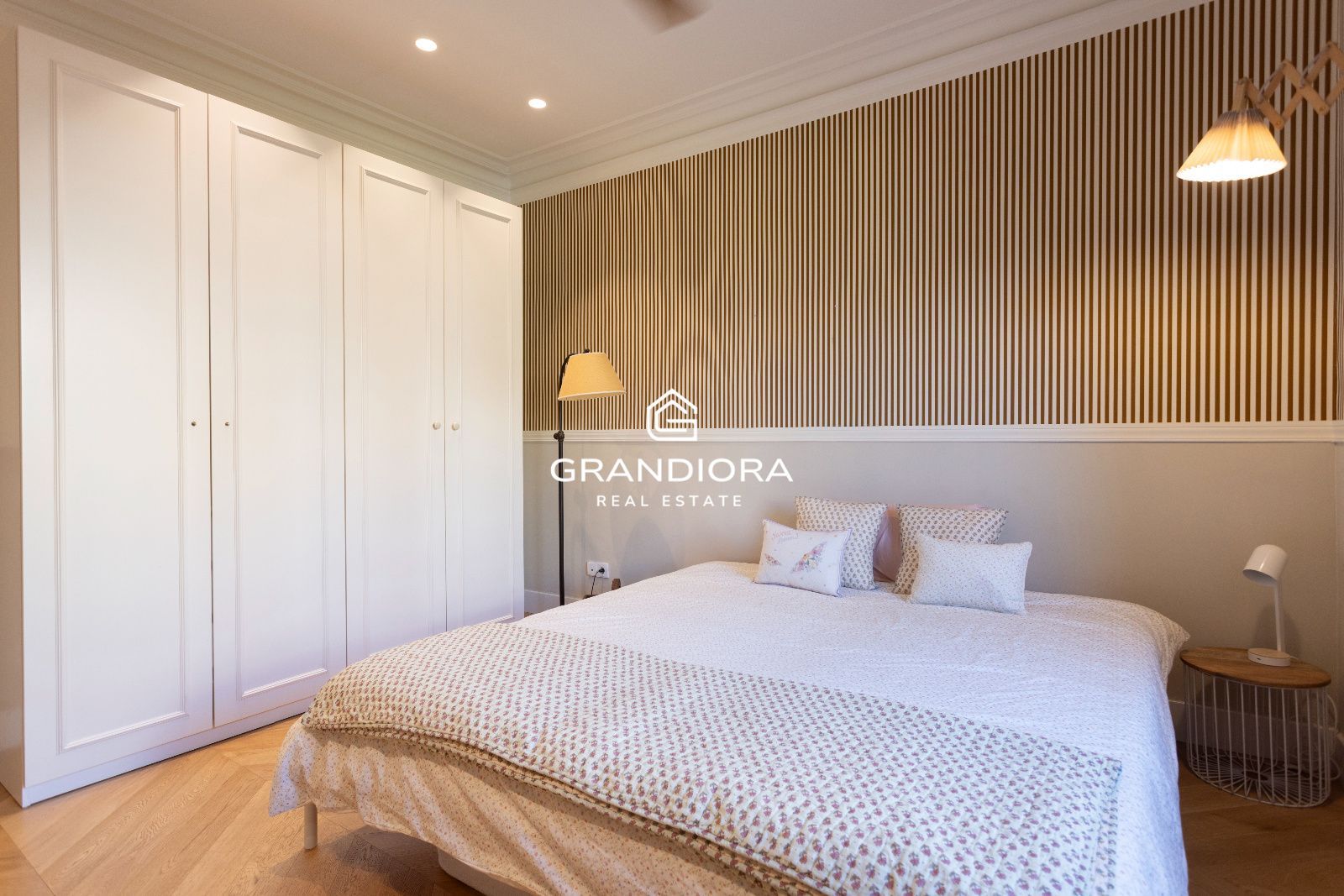 Piso amueblado de 4 habitaciones con acabados premium en la zona alta de Barcelona - Imagen 32
