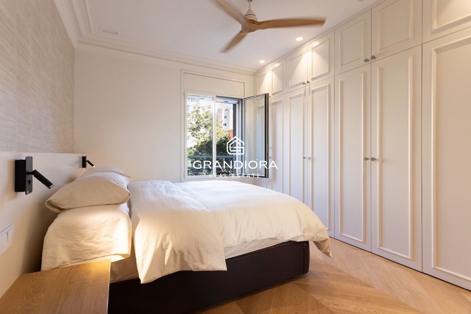 Piso amueblado de 4 habitaciones con acabados premium en la zona alta de Barcelona - Imagen 38