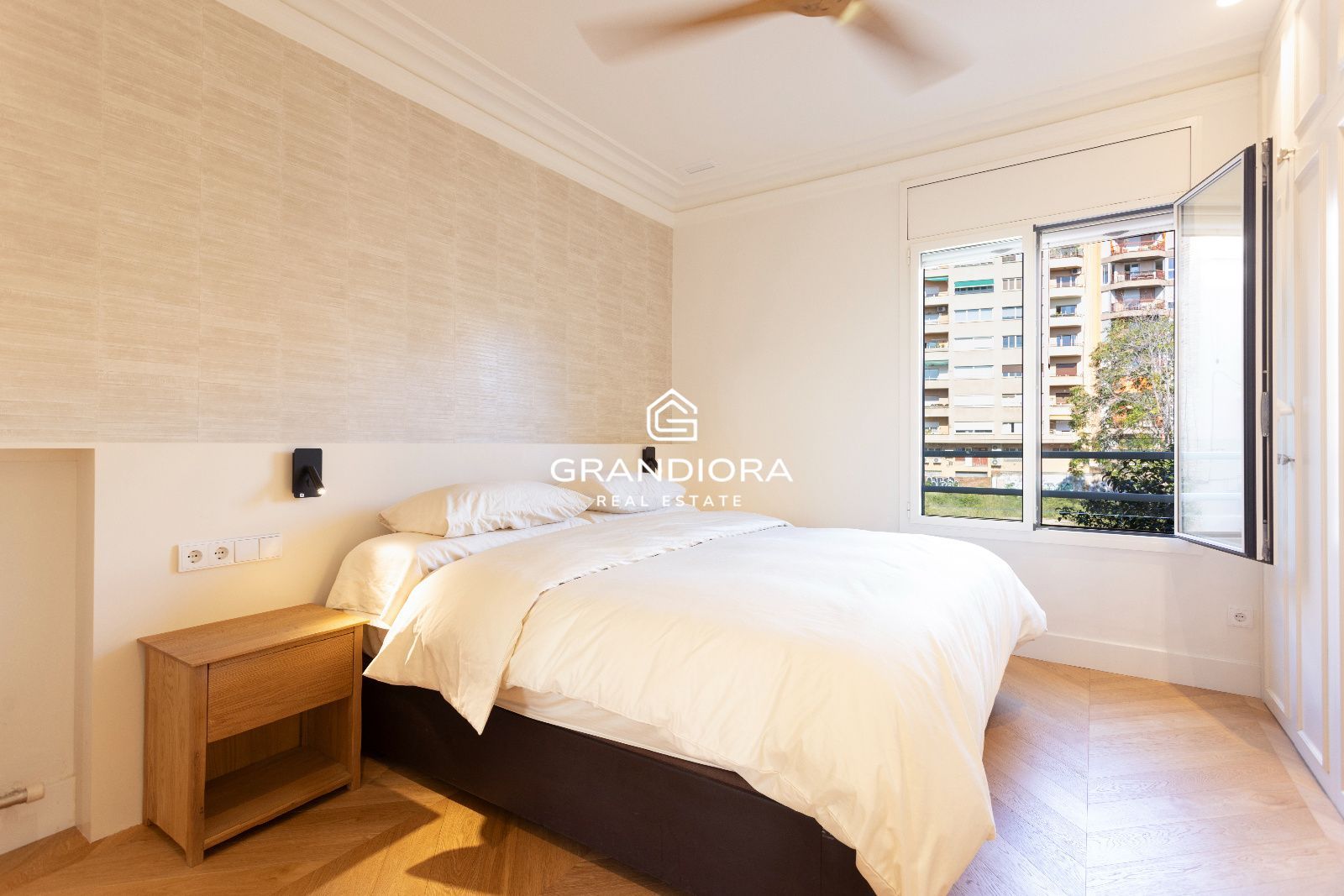 Piso amueblado de 4 habitaciones con acabados premium en la zona alta de Barcelona - Imagen 39