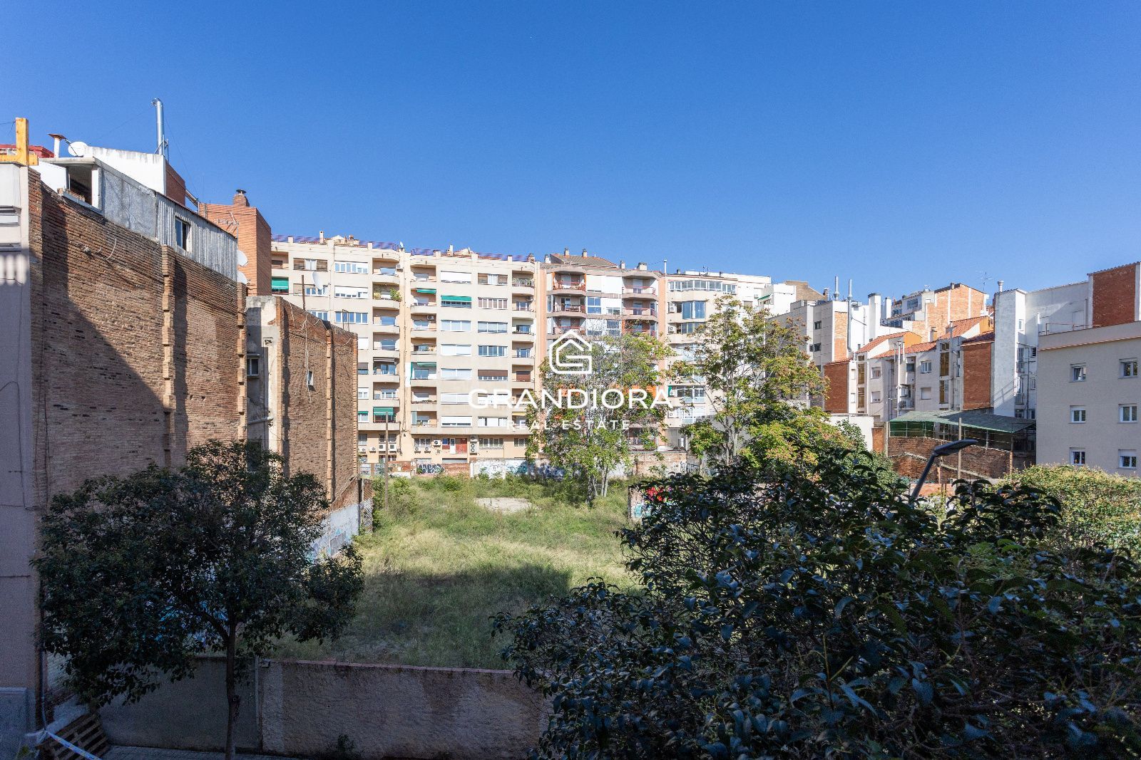Piso amueblado de 4 habitaciones con acabados premium en la zona alta de Barcelona - Imagen 40